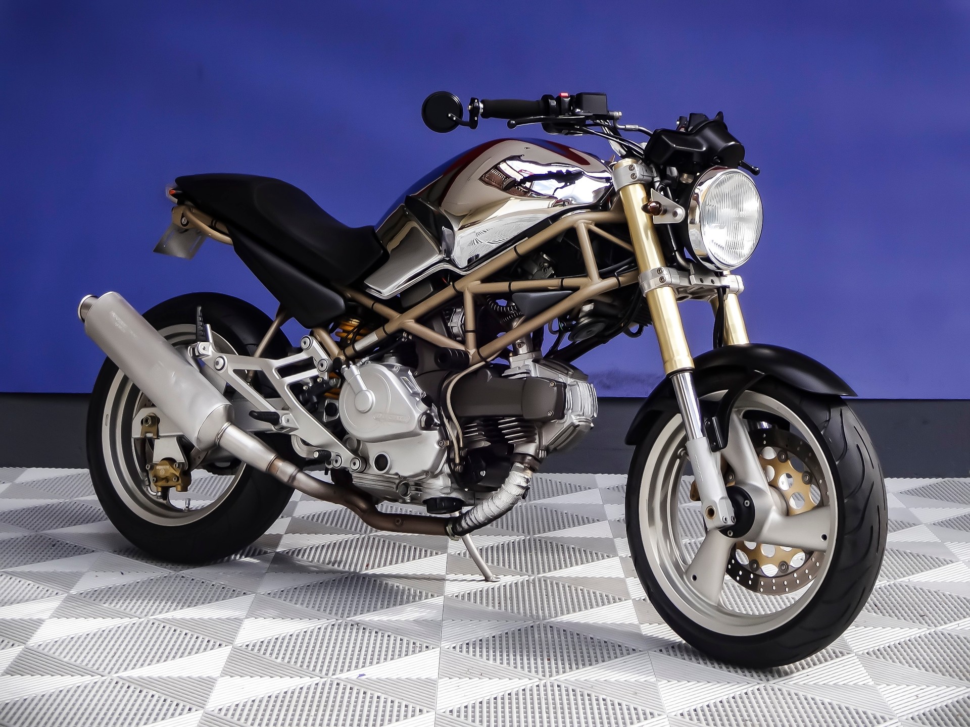 DUCATI Monster 600-image-1