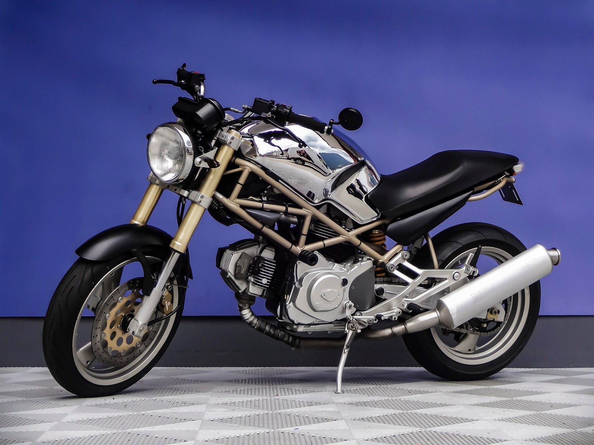 DUCATI Monster 600-image-2