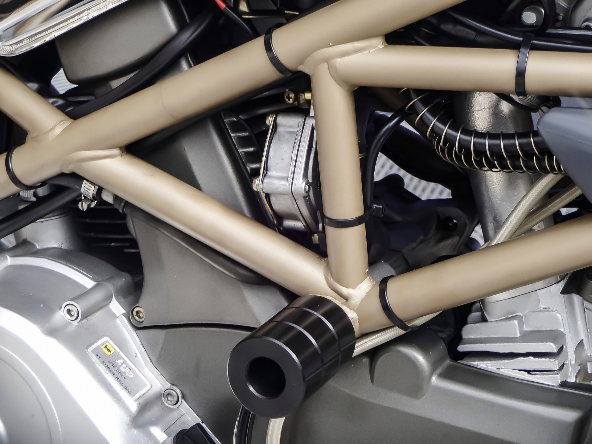 DUCATI Monster 600-image-5
