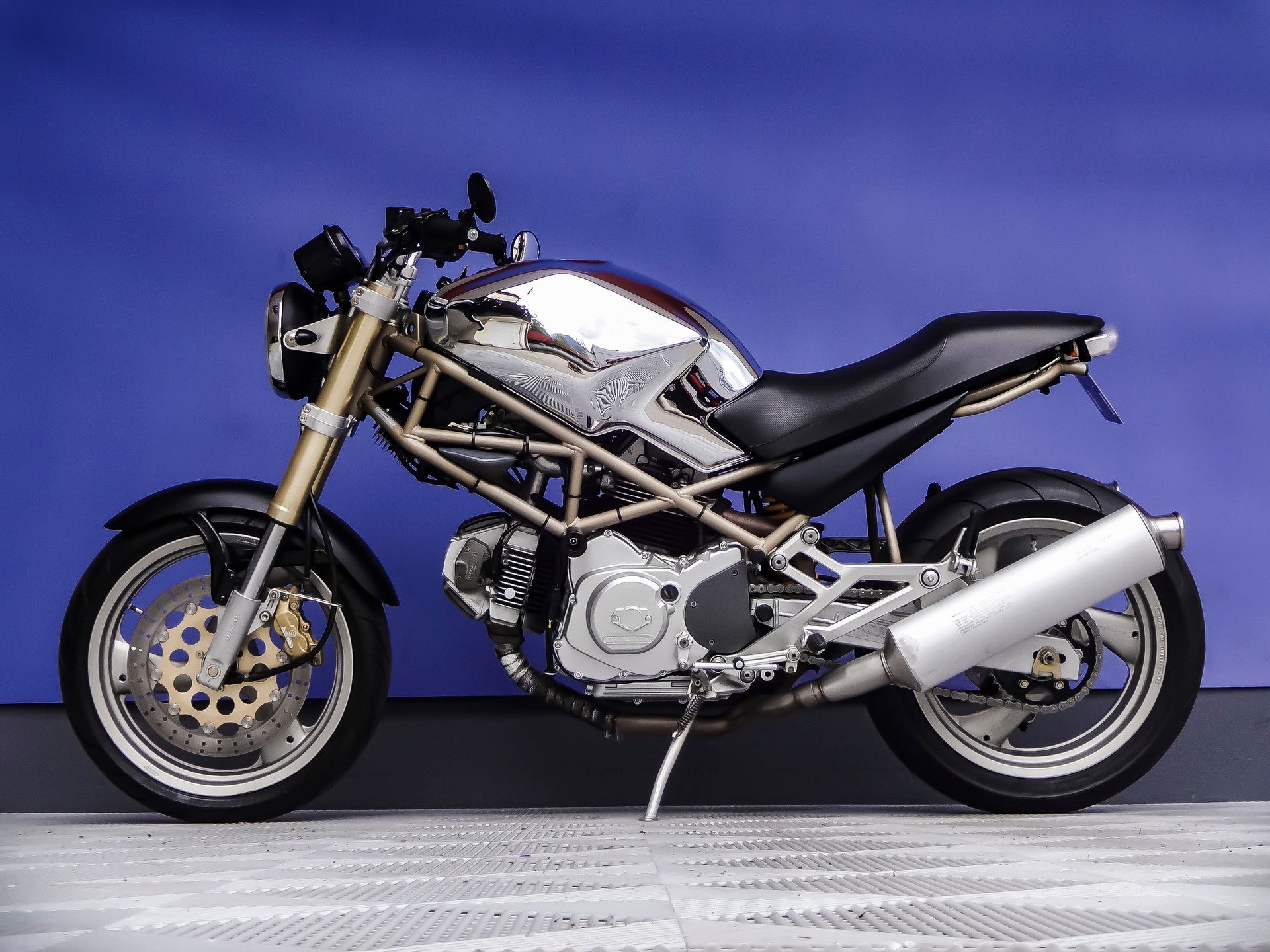 DUCATI Monster 600-image-3