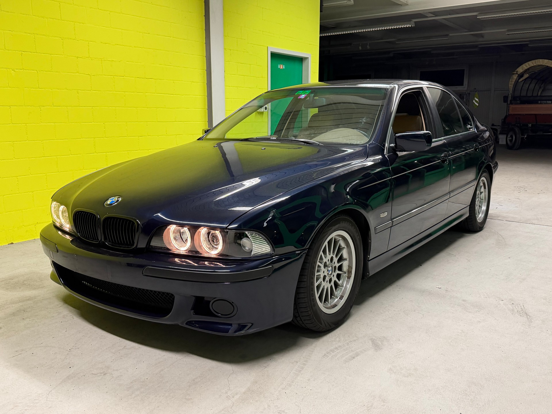 BMW 523i