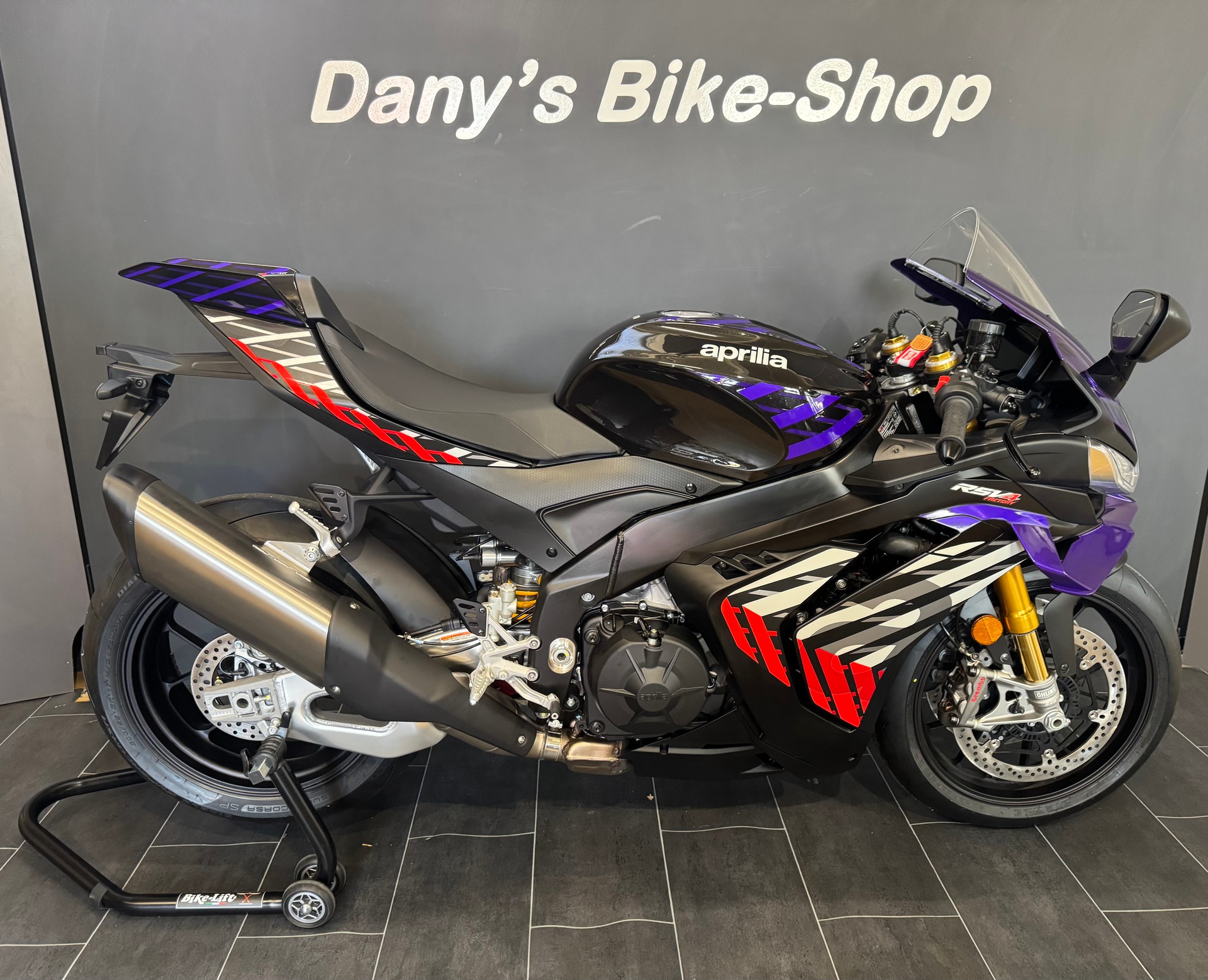 APRILIA RSV4 1100 E5+ Factory-showroom-element-2