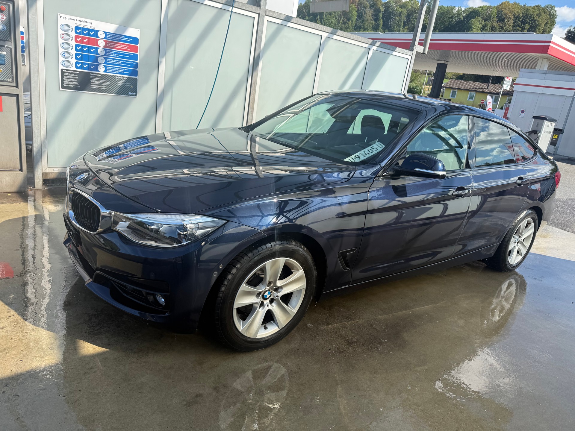 BMW 320d GT xDrive Luxury Line Steptronic-showroom-element-1