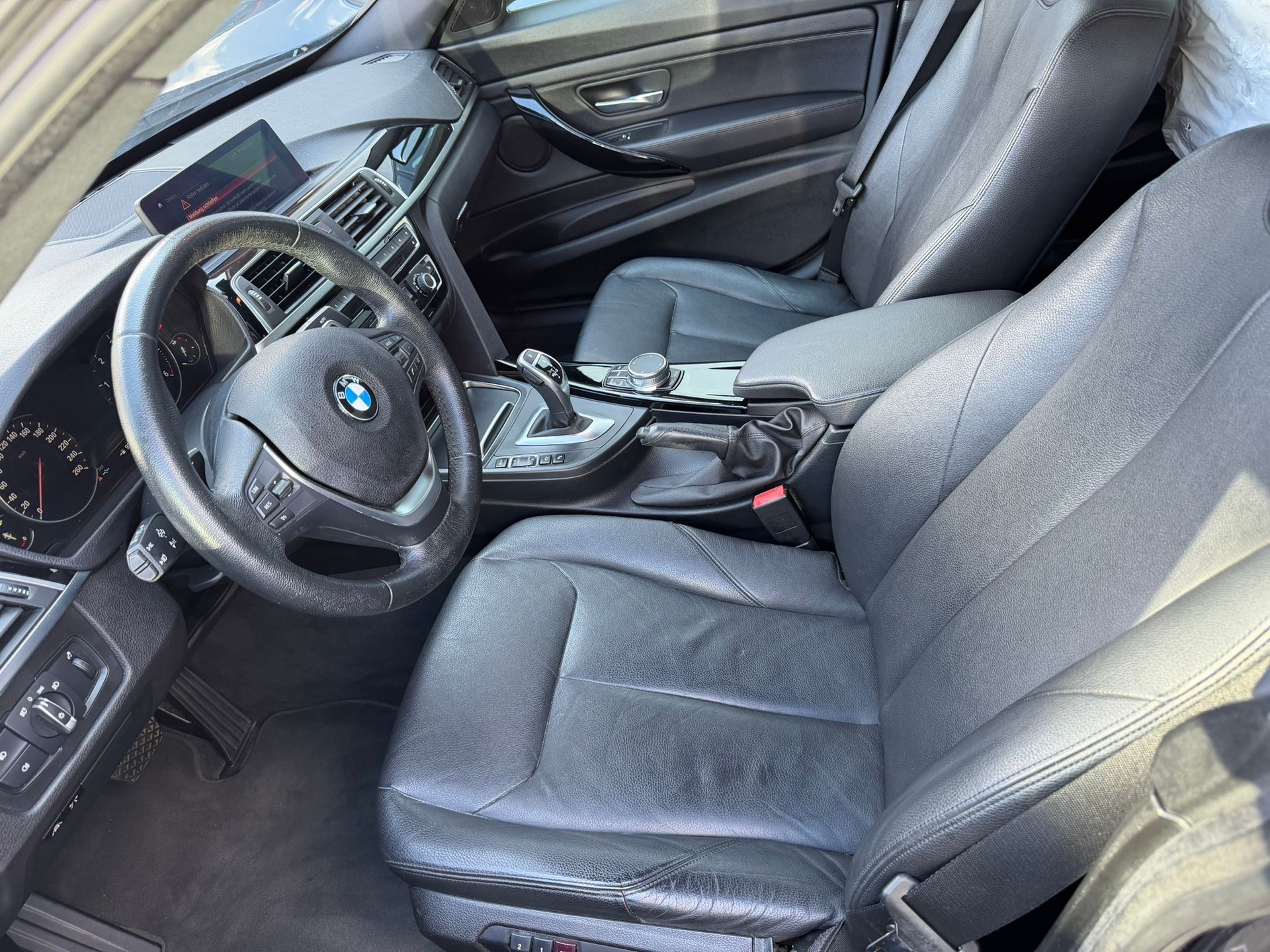 BMW 320d GT xDrive Luxury Line Steptronic-image-17