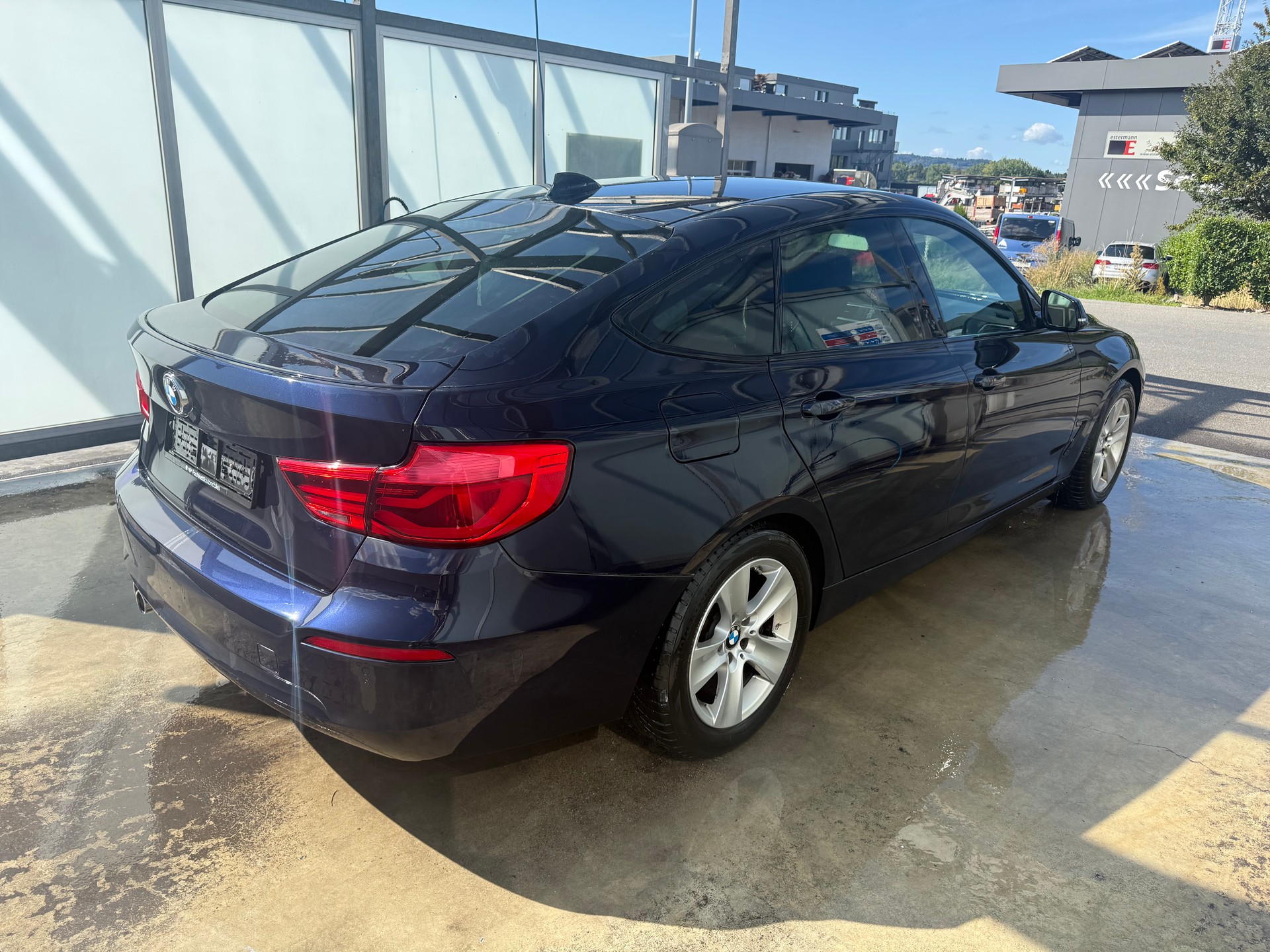 BMW 320d GT xDrive Luxury Line Steptronic-showroom-element-3