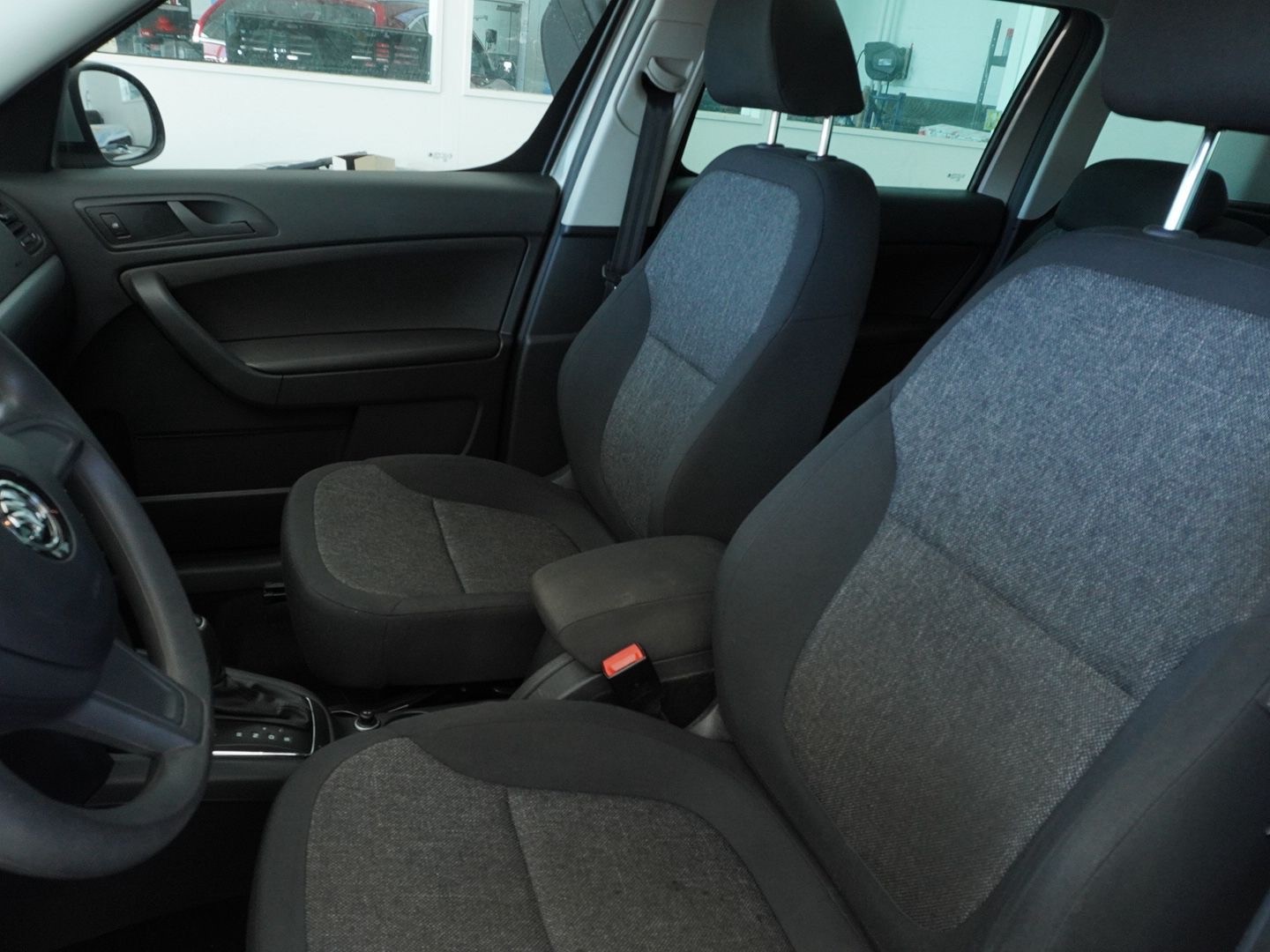 SKODA Yeti 1.4 TSI Active 4x2 DSG-showroom-element-3