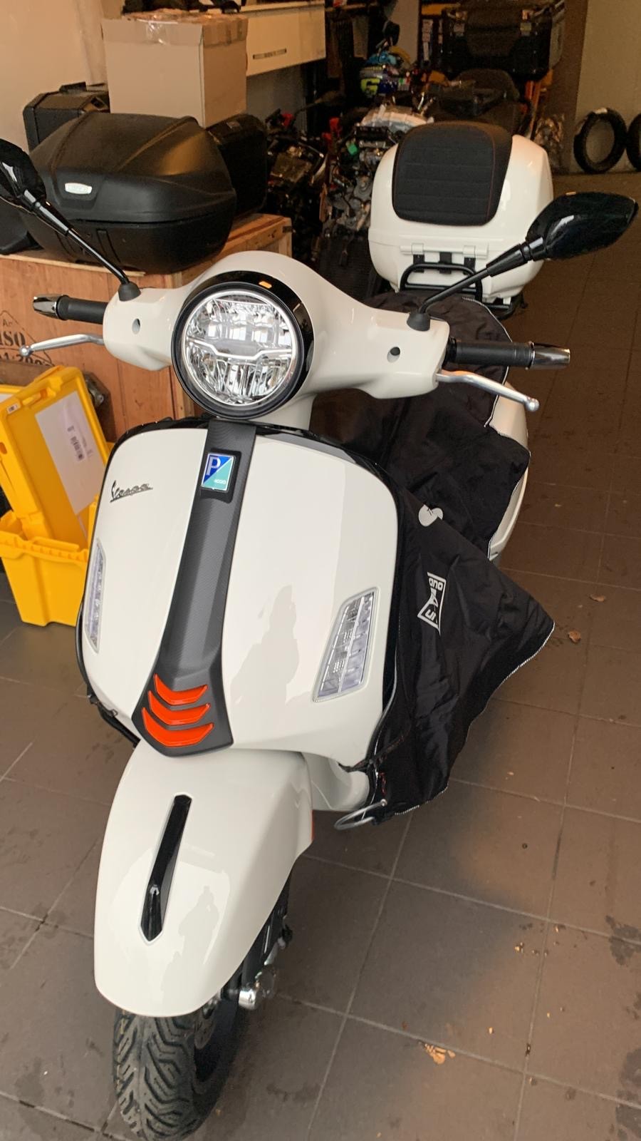 PIAGGIO Vespa GTS 300 Super Sport ABS-image-0