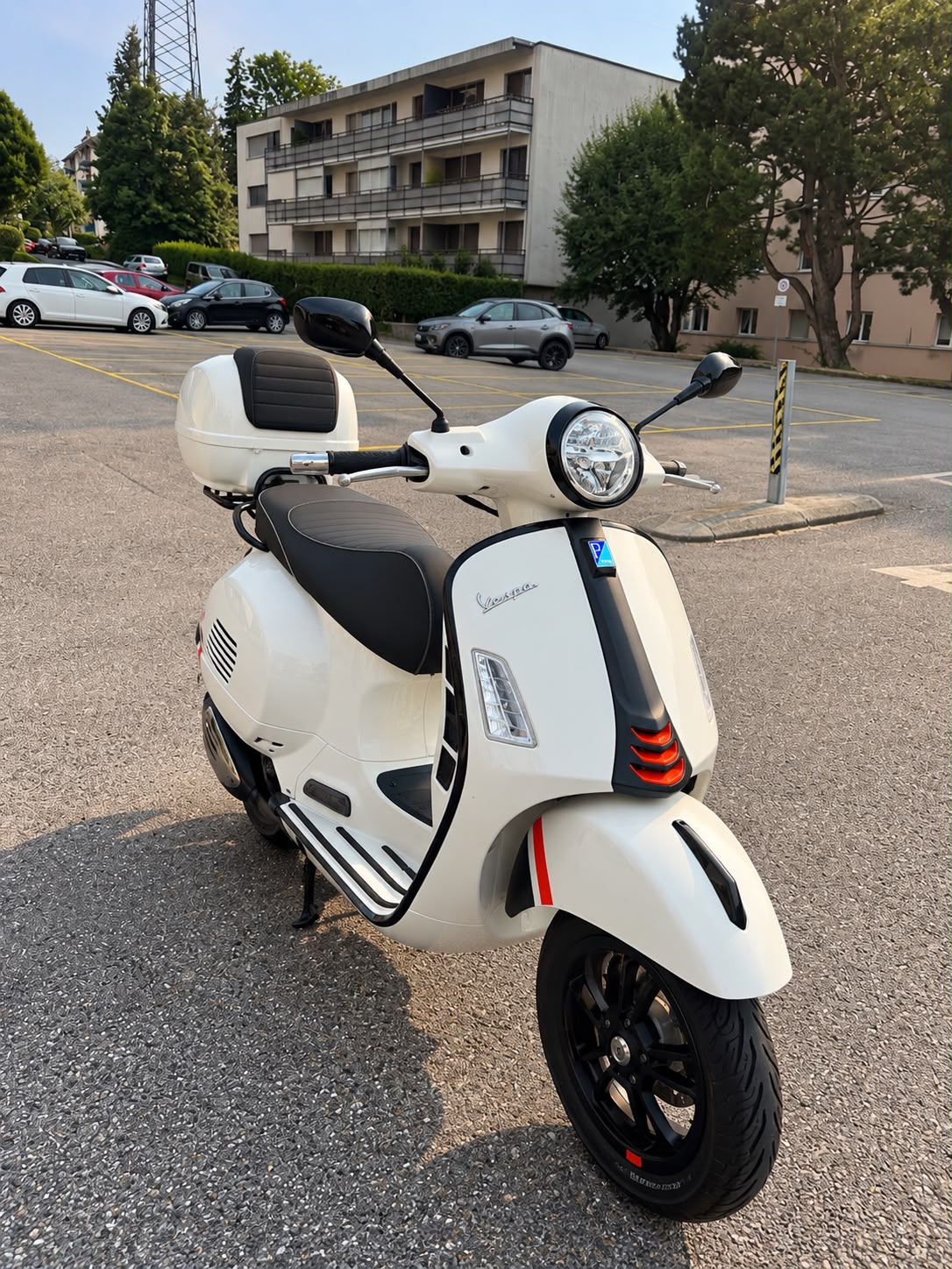 PIAGGIO Vespa GTS 300 Super Sport ABS-image-1