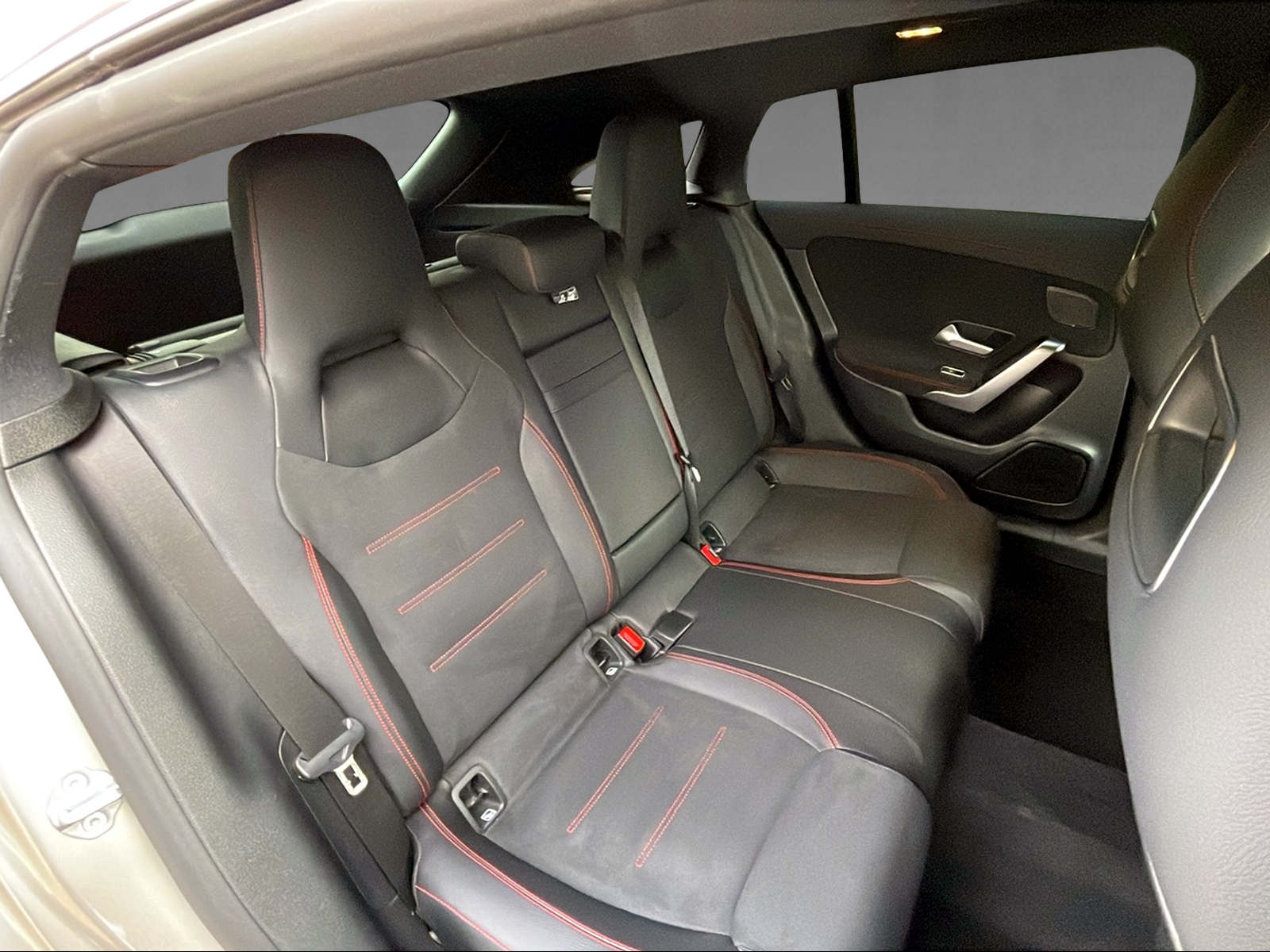 MERCEDES-BENZ CLA-Klasse X118 Shooting Brake CLA 200 AMG Line-image-12