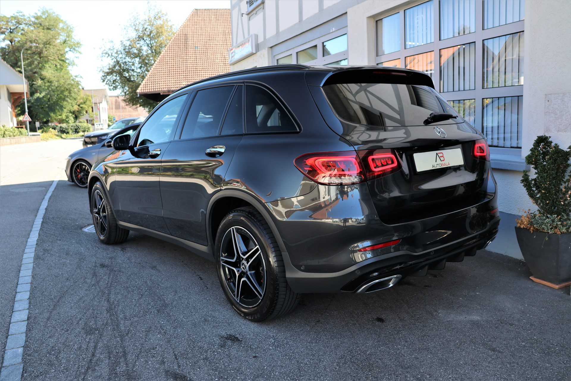MERCEDES-BENZ GLC 220 d AMG Line 4Matic 9G-Tronic (CH)-showroom-element-3