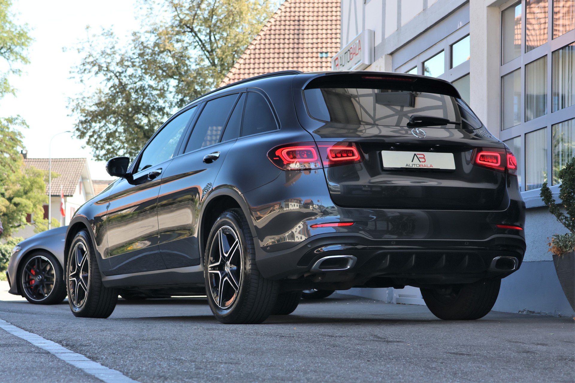 MERCEDES-BENZ GLC 220 d AMG Line 4Matic 9G-Tronic (CH)-showroom-element-1