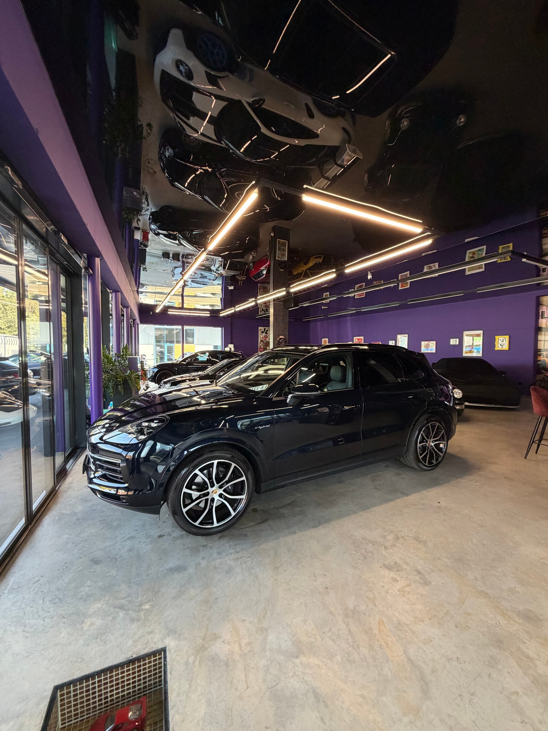 PORSCHE Cayenne E-Hybrid-showroom-element-1
