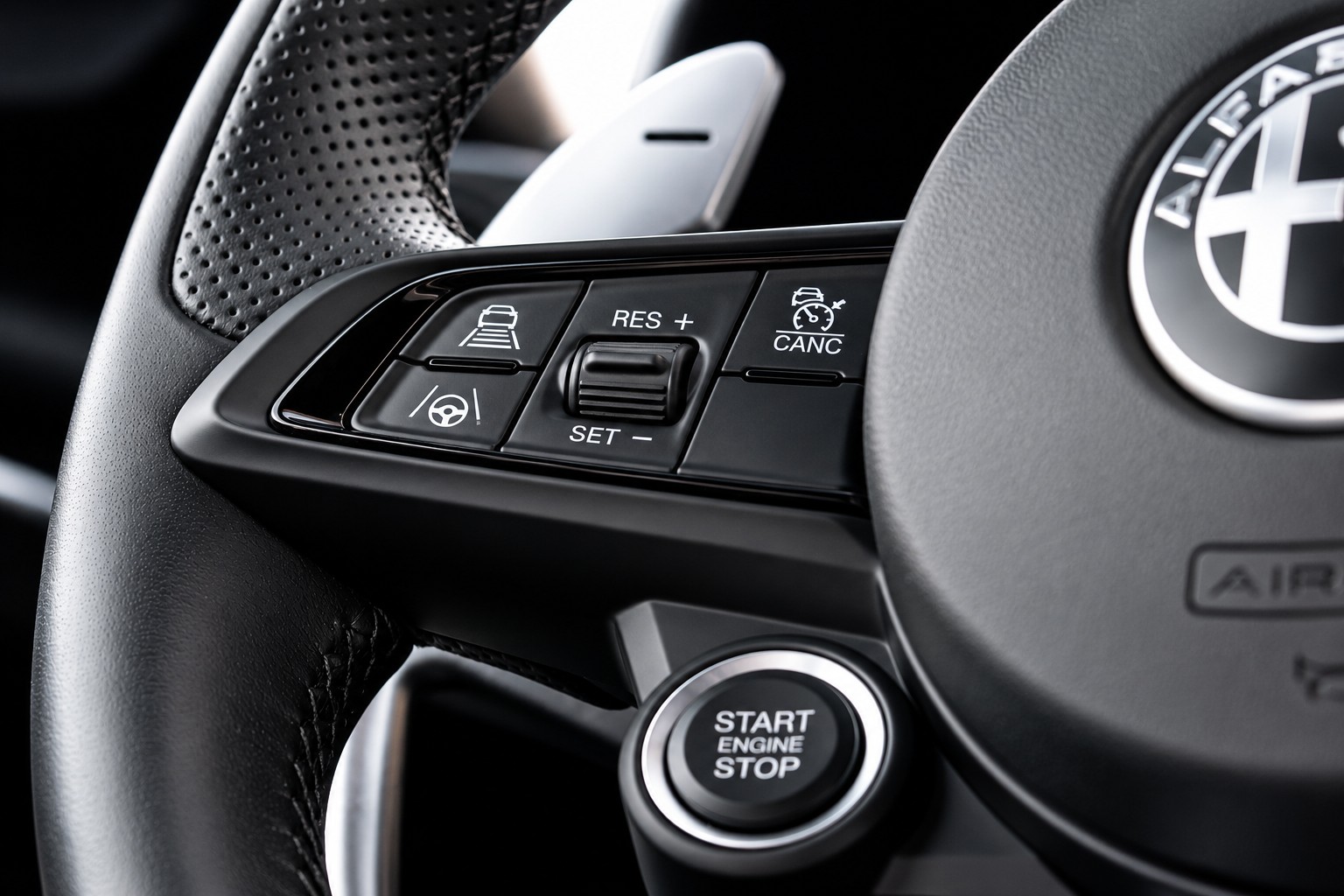 ALFA ROMEO Giulia 2.0 Veloce Q4 (CH)-image-16