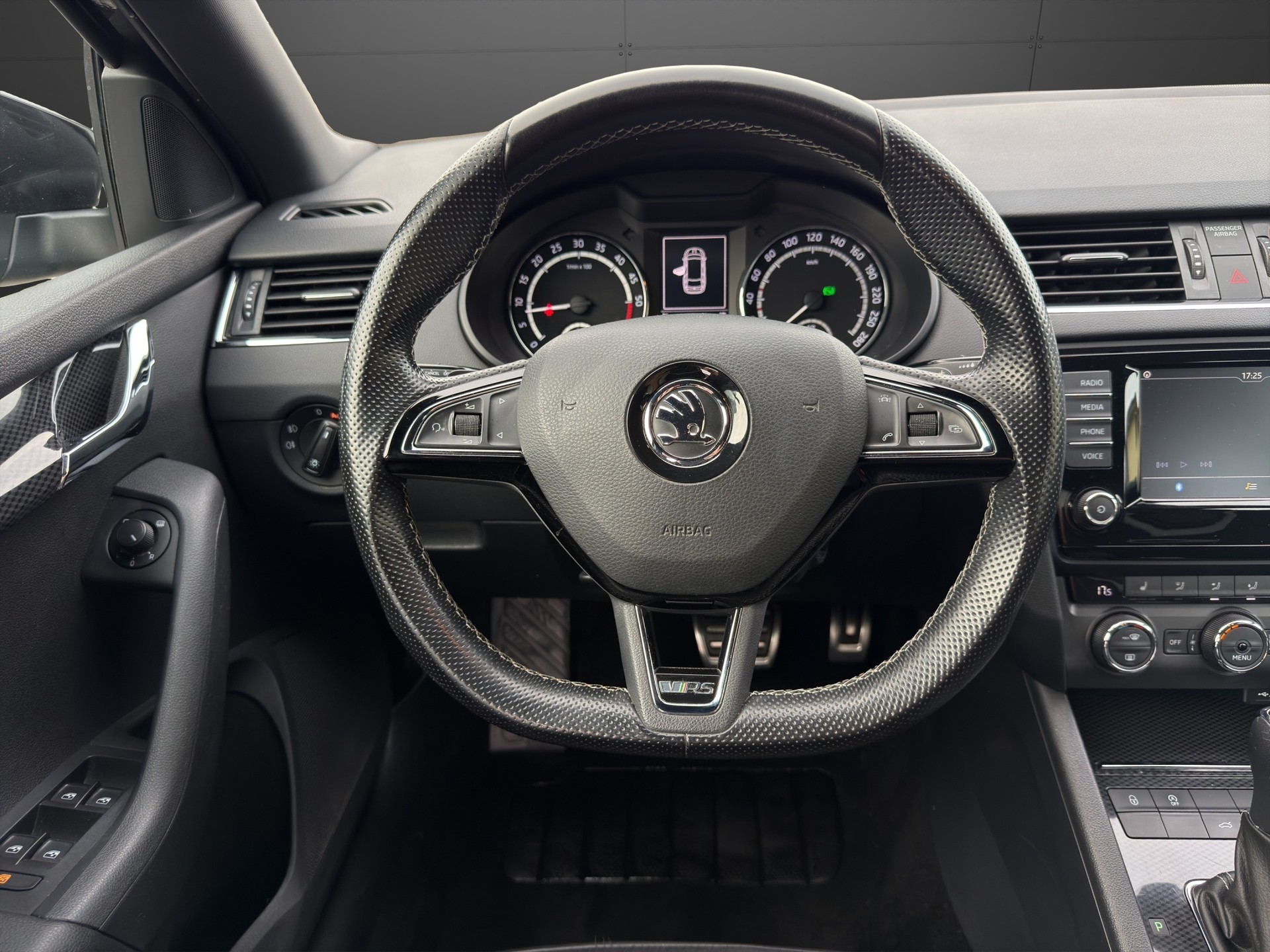 SKODA Octavia Combi 2.0 TDI RS 4x4 DSG-image-11
