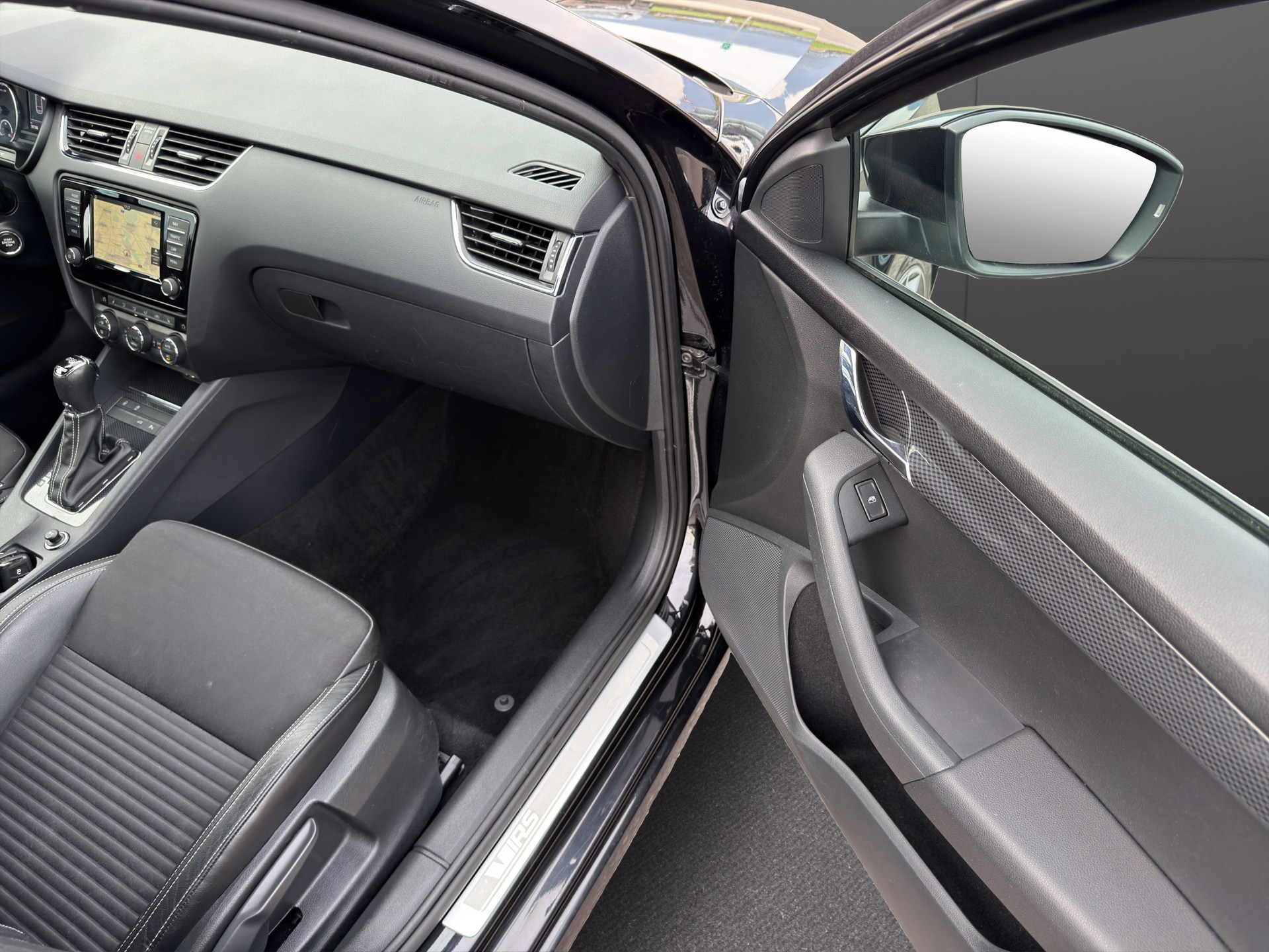 SKODA Octavia Combi 2.0 TDI RS 4x4 DSG-image-19