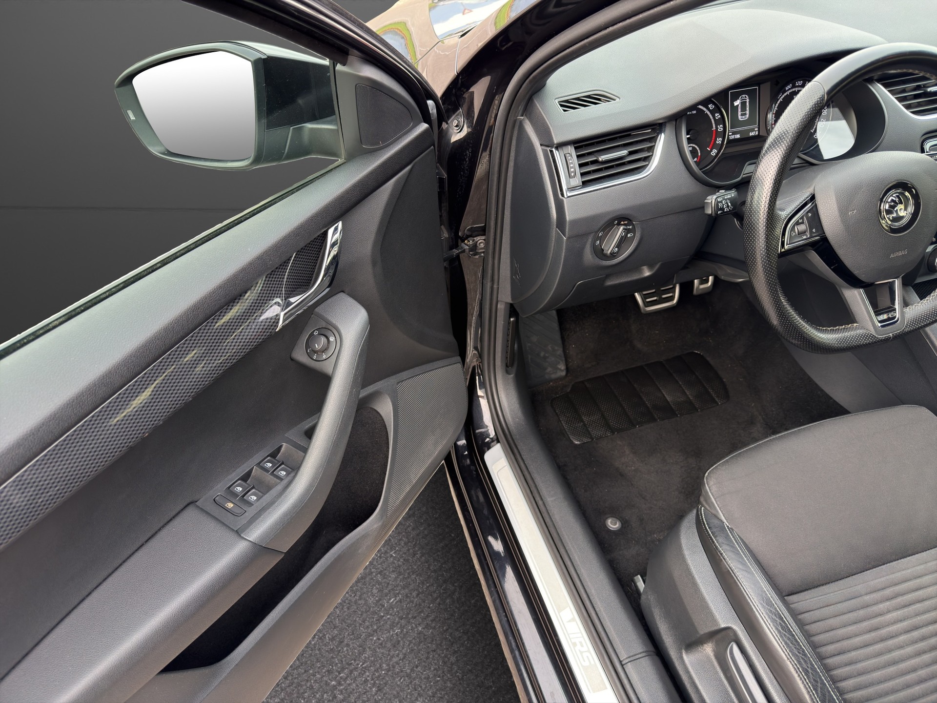 SKODA Octavia Combi 2.0 TDI RS 4x4 DSG-image-18