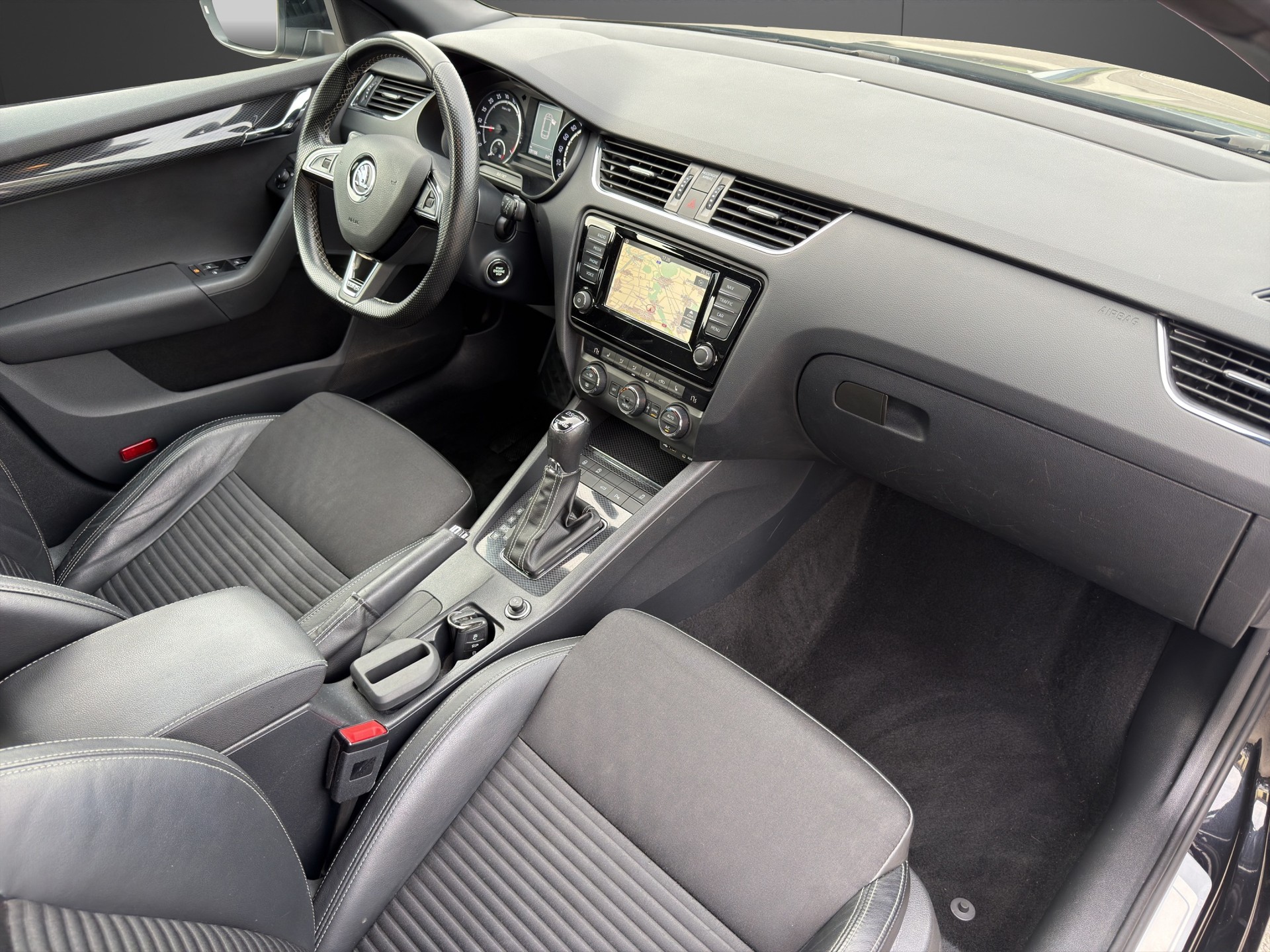 SKODA Octavia Combi 2.0 TDI RS 4x4 DSG-image-17