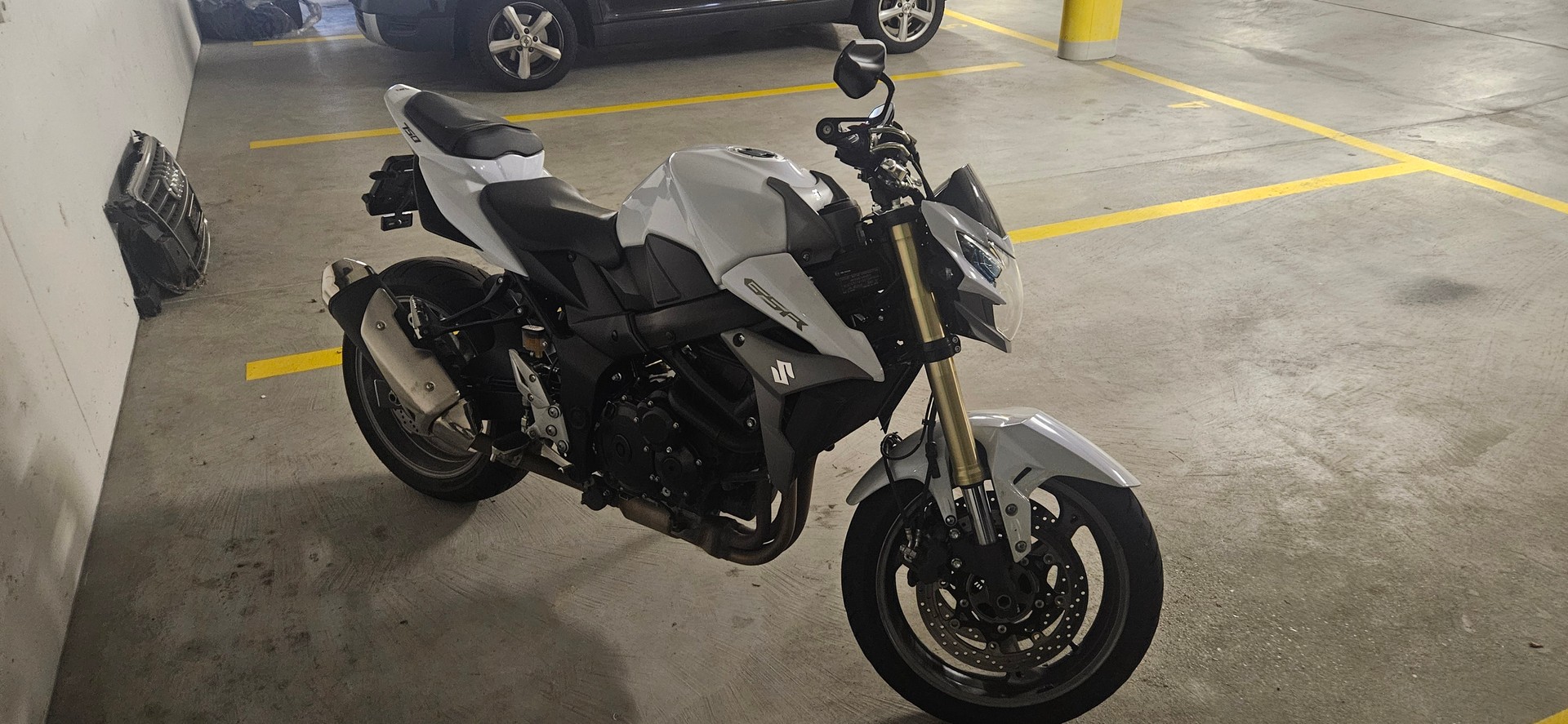 SUZUKI GSR 750 ABS (35kW)-image-1