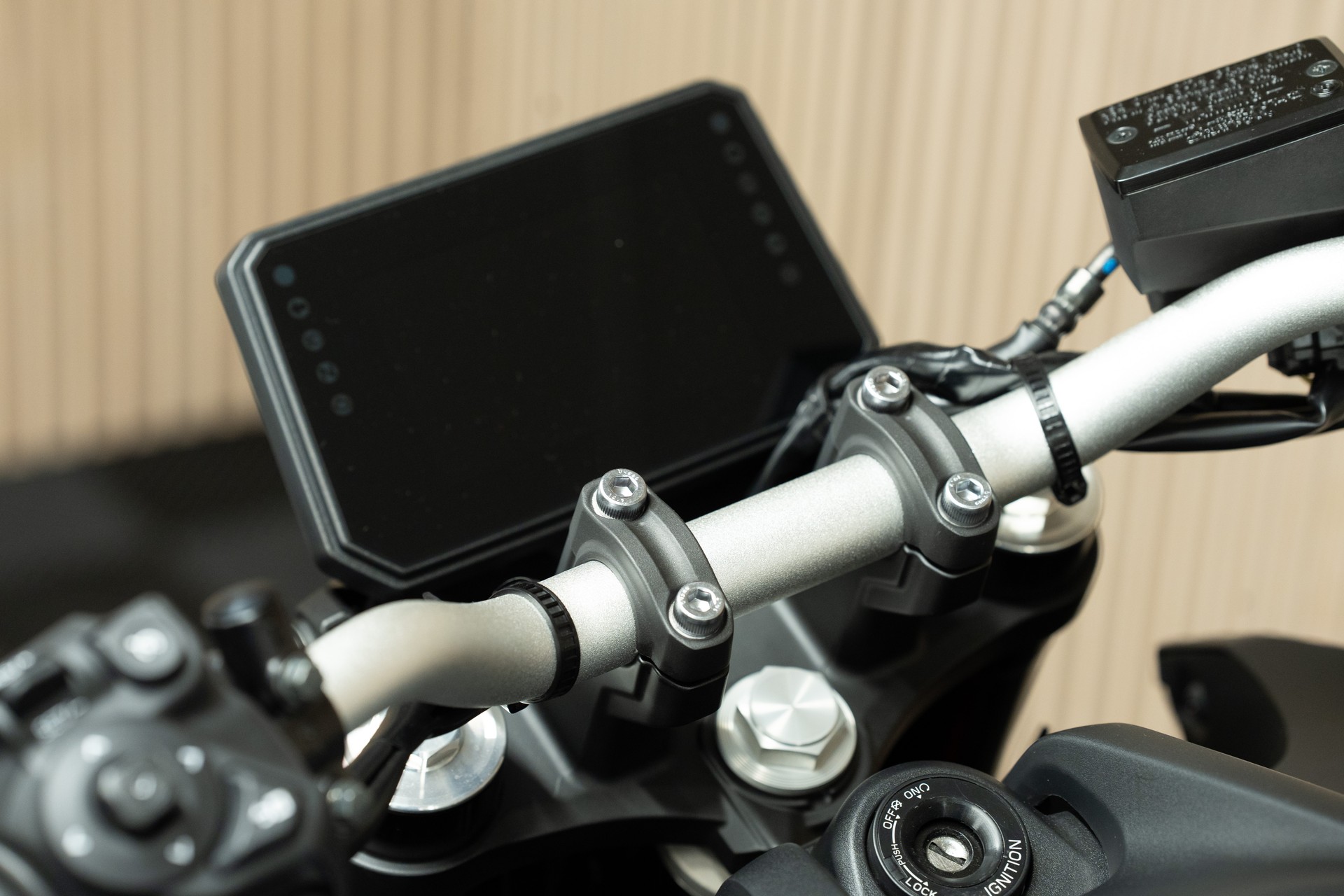 YAMAHA MT-07 Y-AMT mit Fahrwerkstieferlegung - Sitzhöhe nur 780mm!-image-2