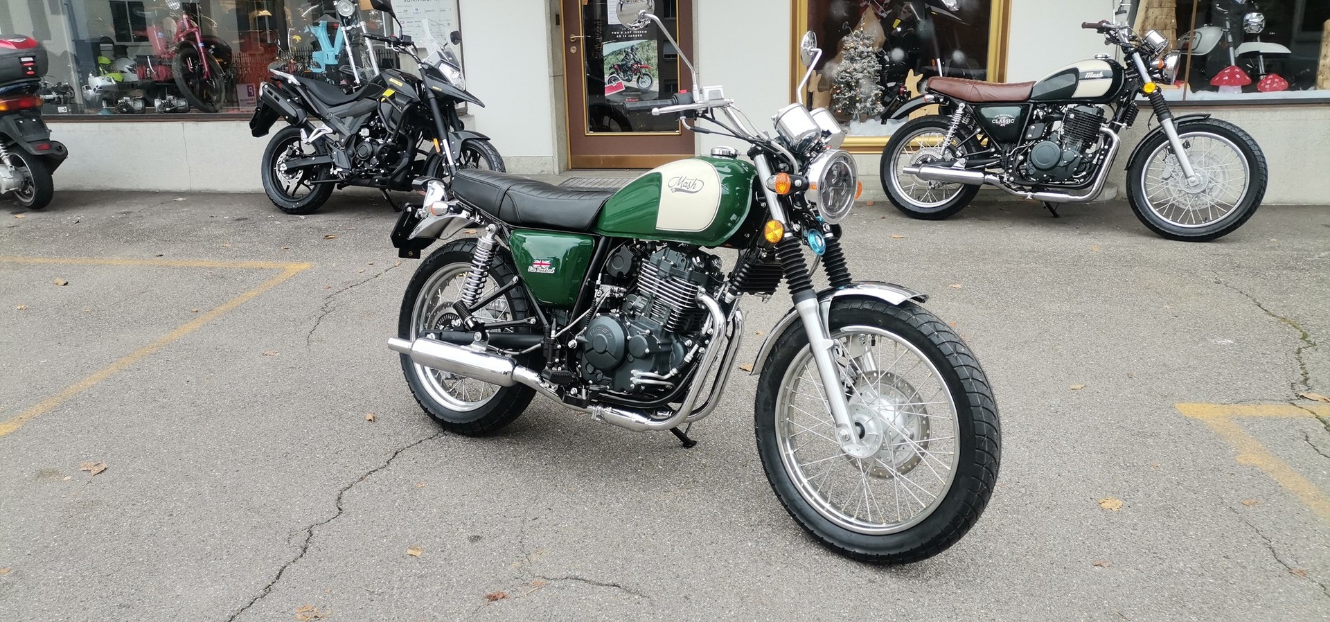 MASH FIVE HUNDRED e5 ABS in grün und schwarz  an Lager-image-0