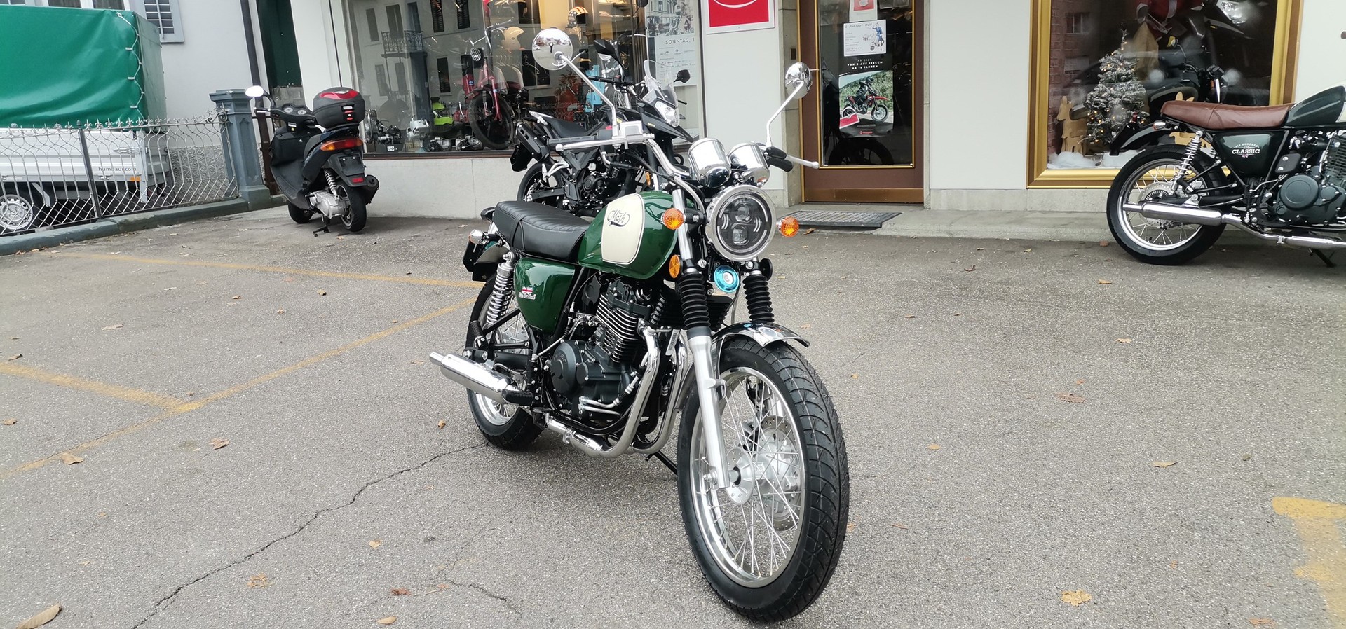 MASH FIVE HUNDRED e5 ABS in grün und schwarz  an Lager-image-1
