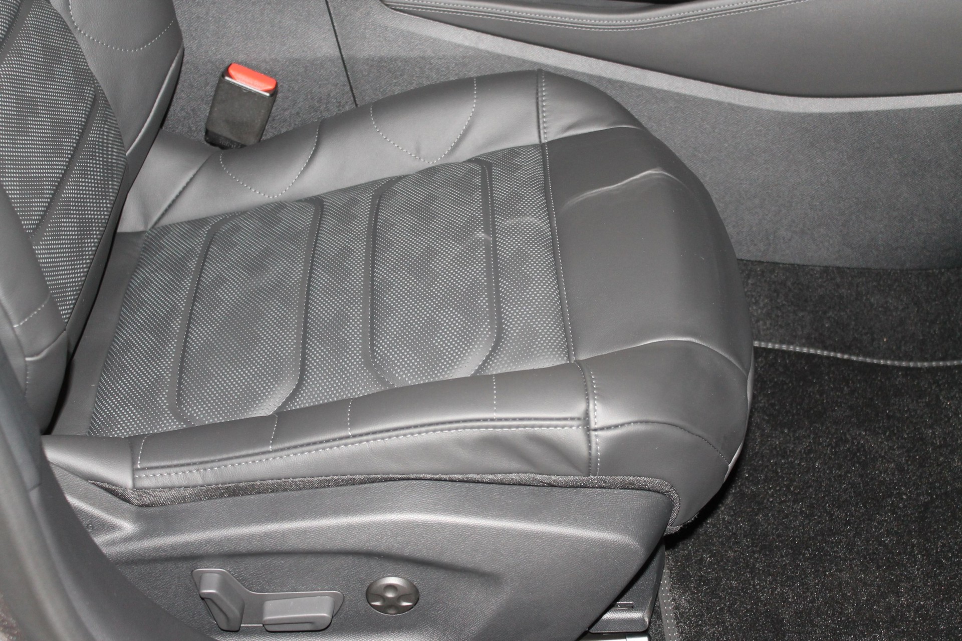 CITROEN C5 X 1.6i PHEV Shine e-EAT8-image-12