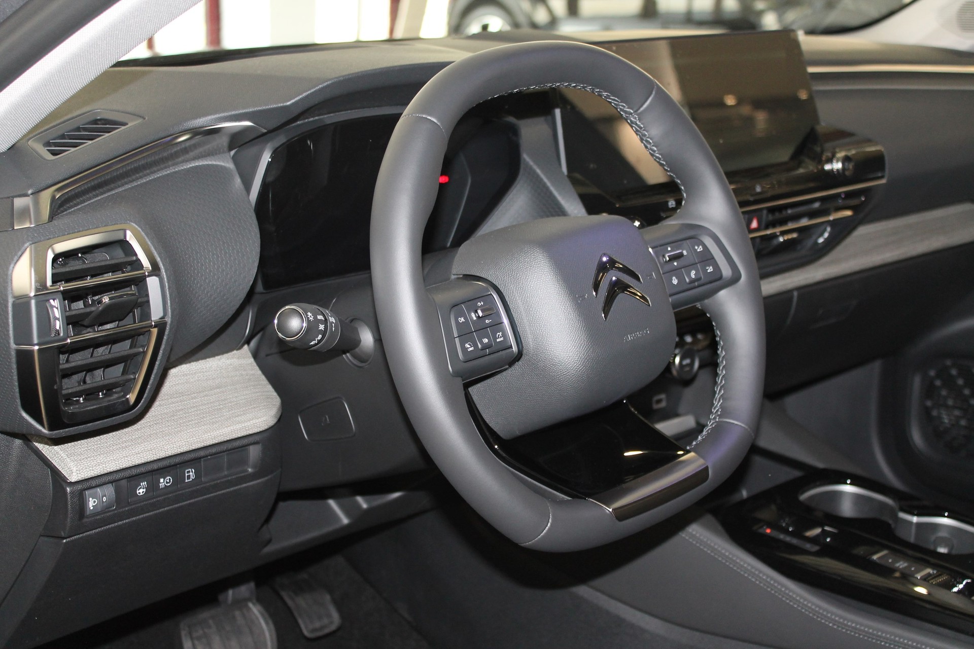 CITROEN C5 X 1.6i PHEV Shine e-EAT8-image-6