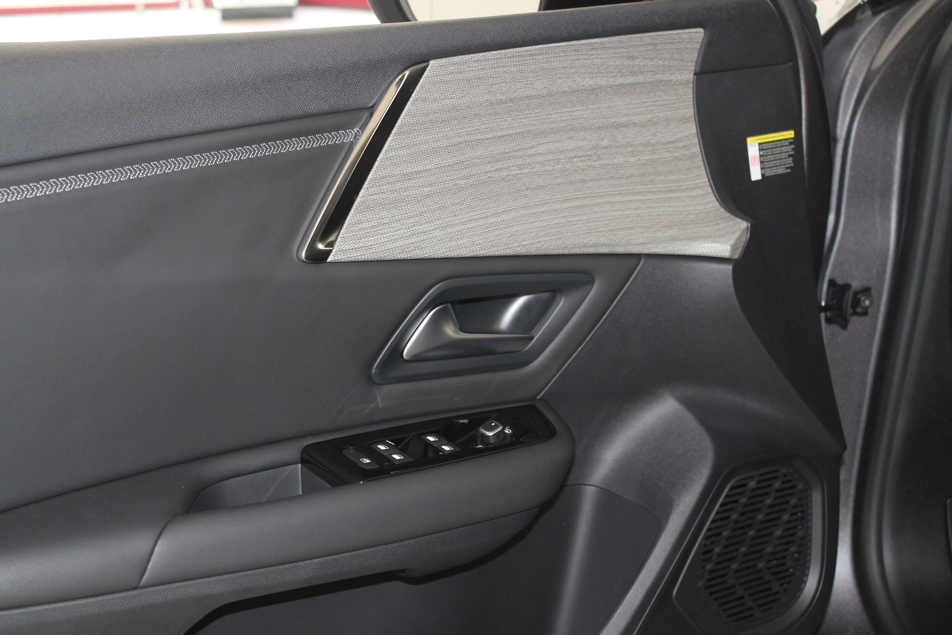 CITROEN C5 X 1.6i PHEV Shine e-EAT8-image-7
