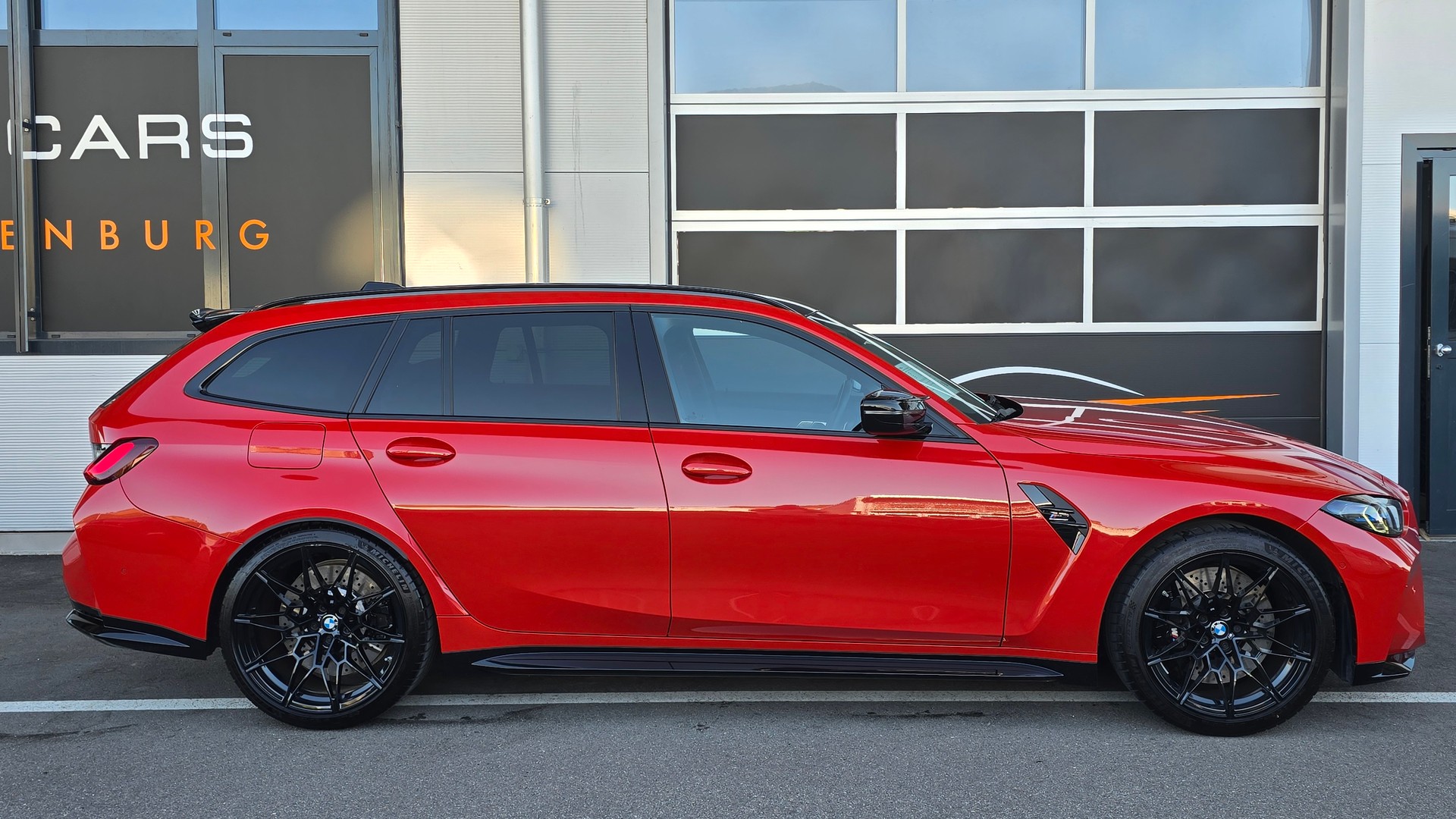 BMW M3 Touring xDrive Competition M-showroom-element-3
