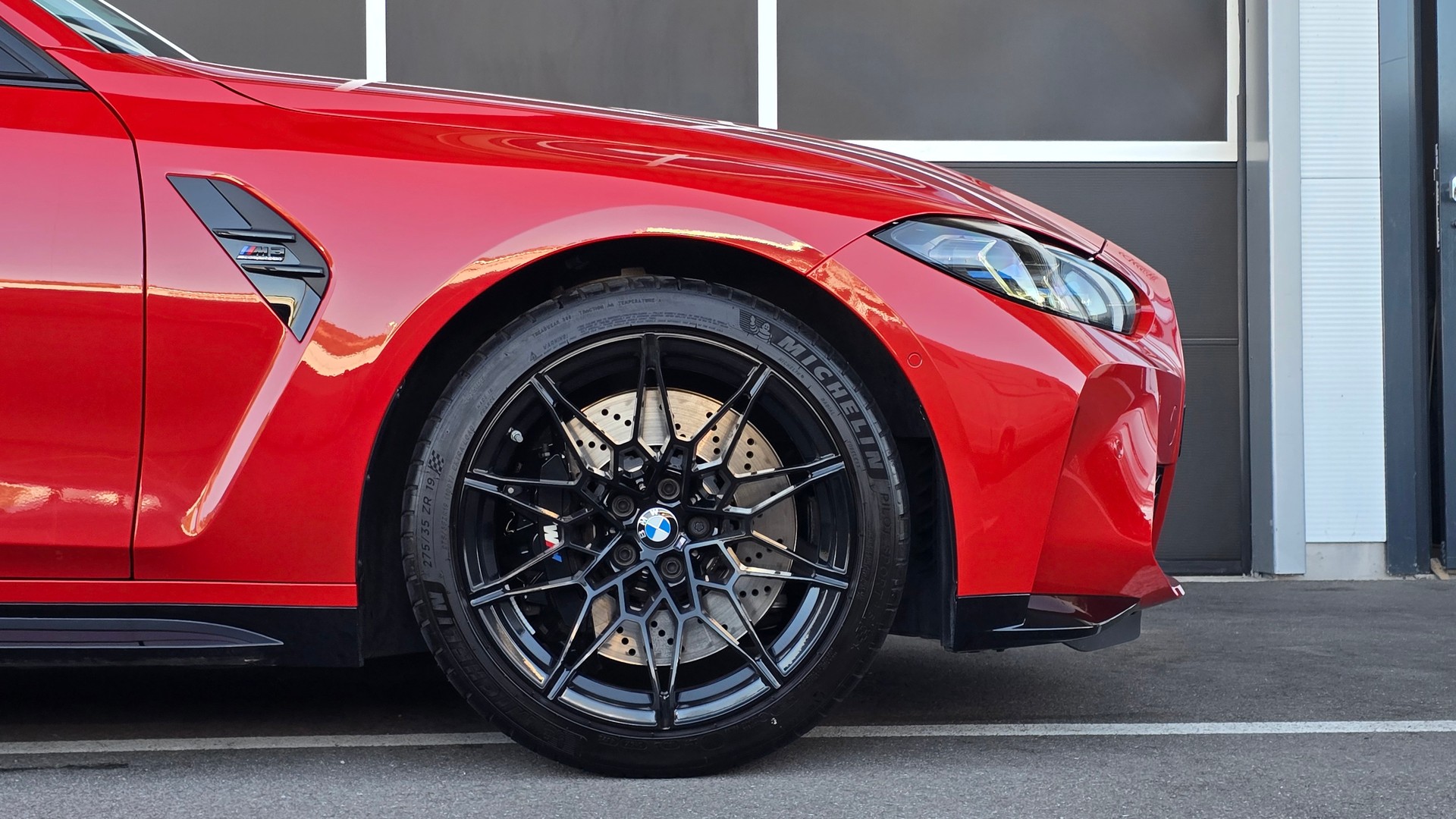BMW M3 Touring xDrive Competition M-showroom-element-2