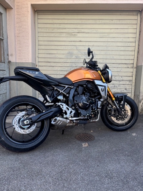 SUZUKI 8T-image-0
