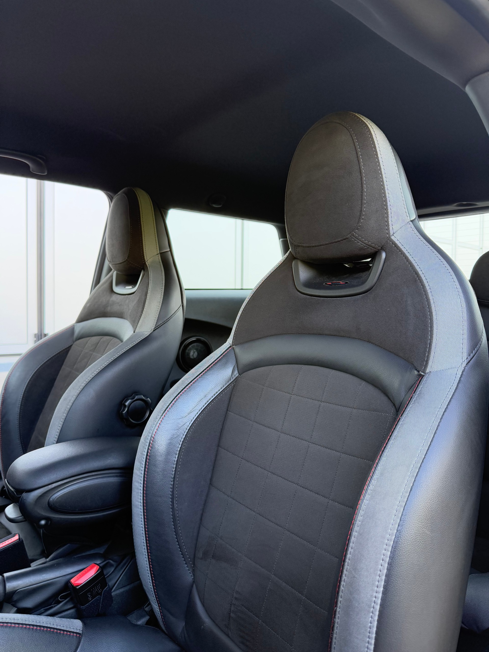MINI Cooper John Cooper Works Steptronic-image-14