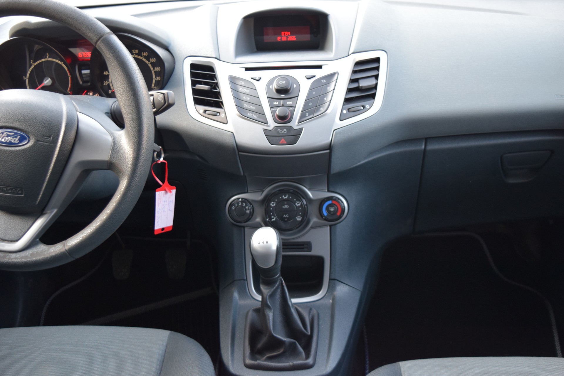 FORD Fiesta 1.4 16V Trend-image-12