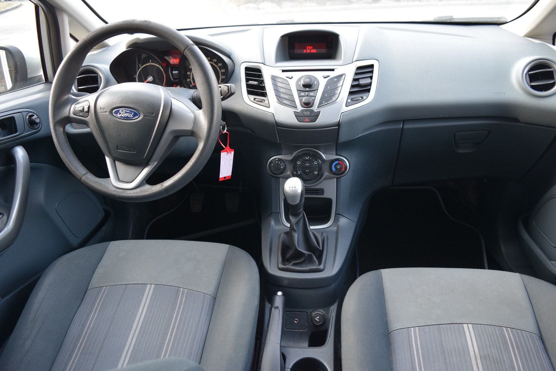 FORD Fiesta 1.4 16V Trend-image-11