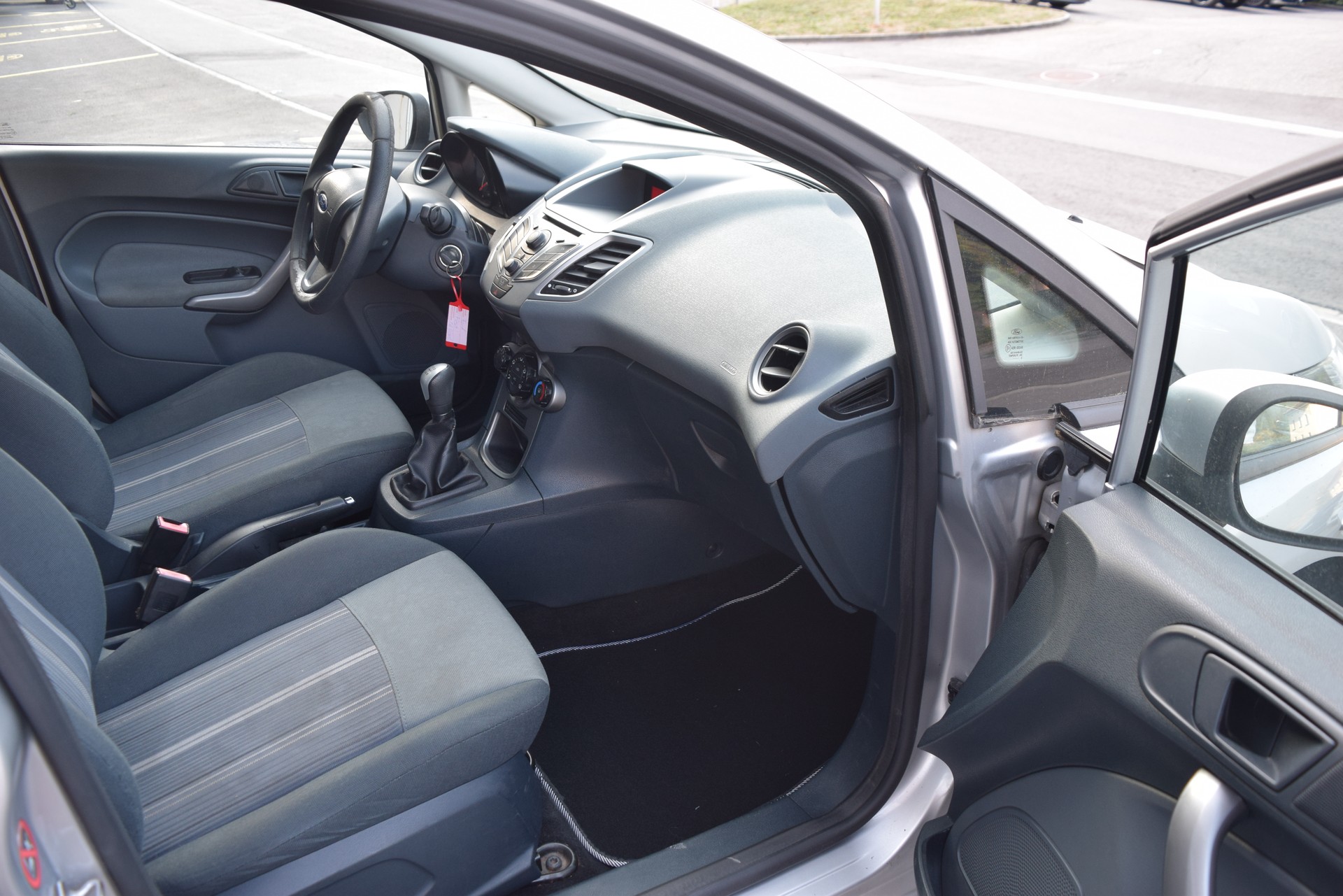 FORD Fiesta 1.4 16V Trend-image-9