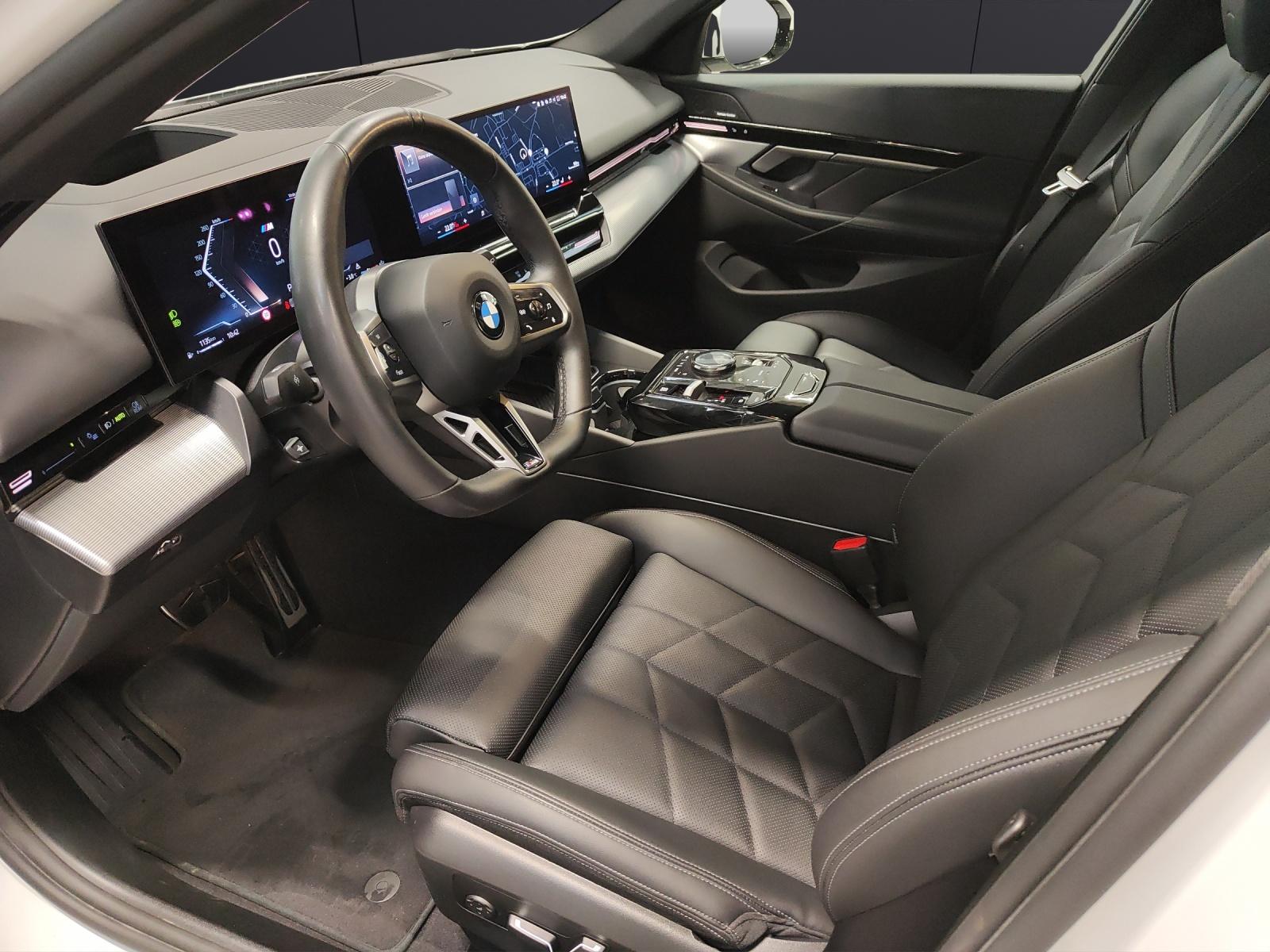 BMW 520d xDrive Touring/Attraktiven Leasingzinssatz ab 1,9 % bei Abschluss einer BMW Fahrzeugversicherung.-showroom-element-1