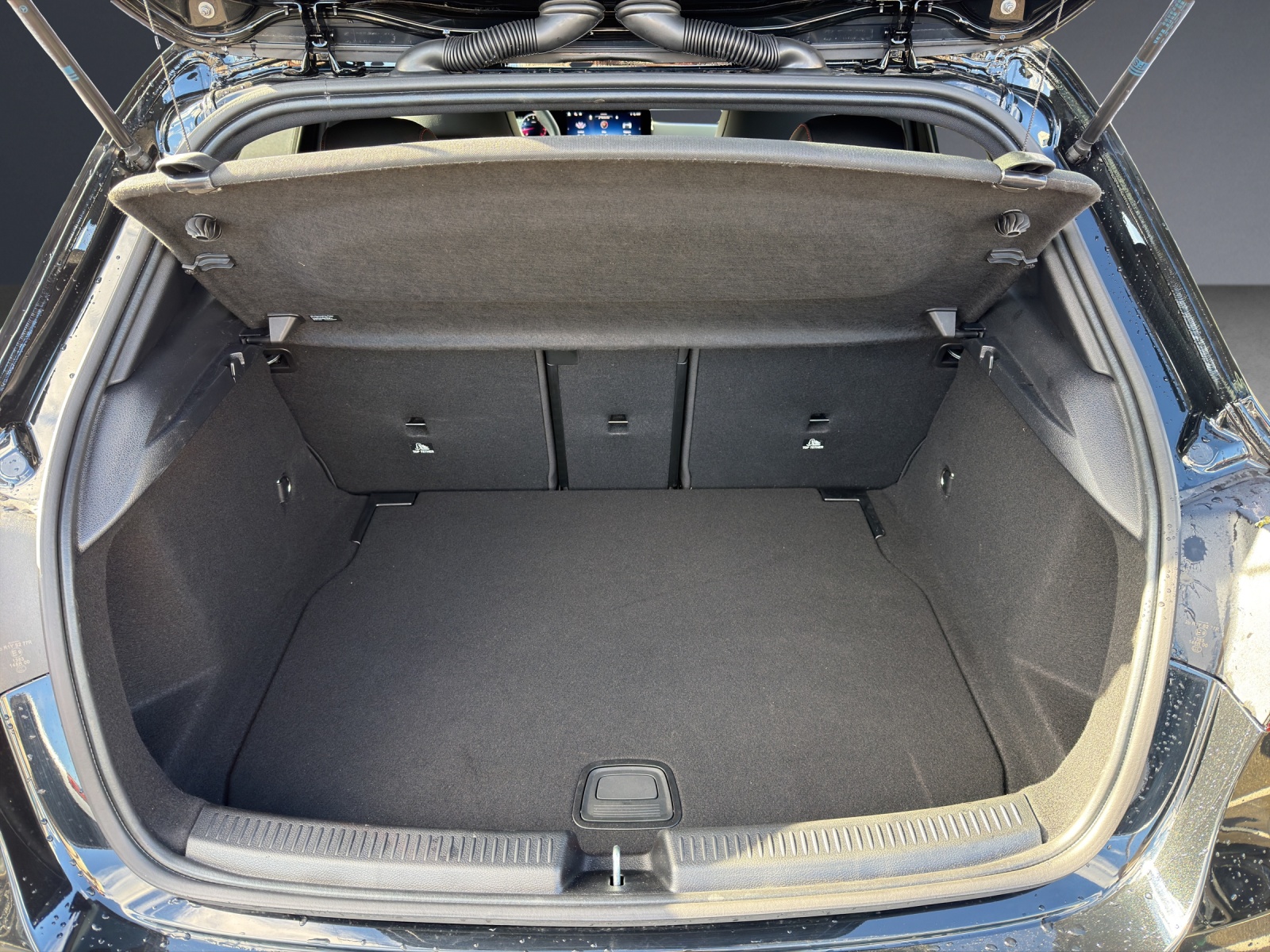 MERCEDES-BENZ A 200 Night Star 7G-DCT-image-11