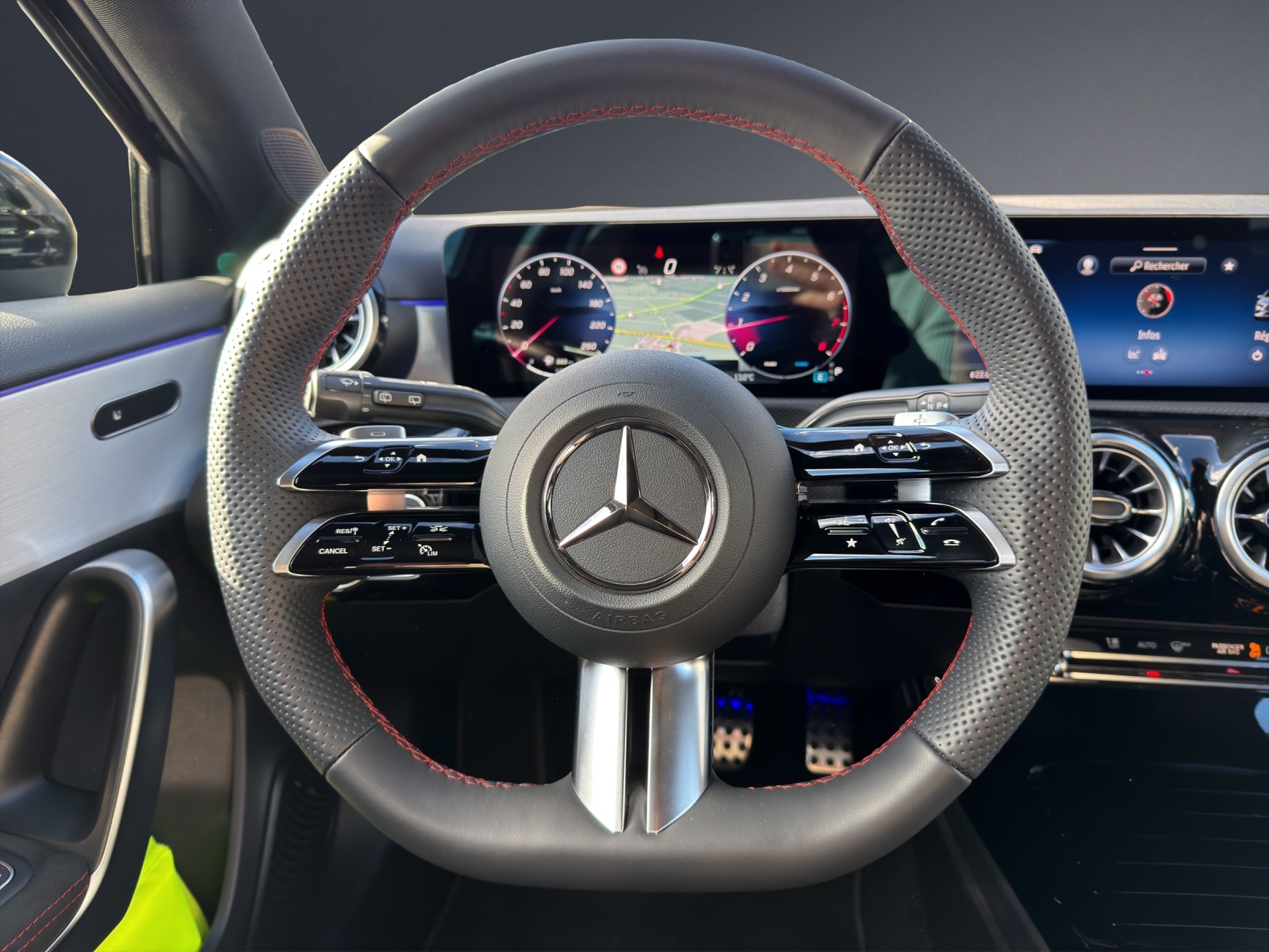 MERCEDES-BENZ A 200 Night Star 7G-DCT-image-14