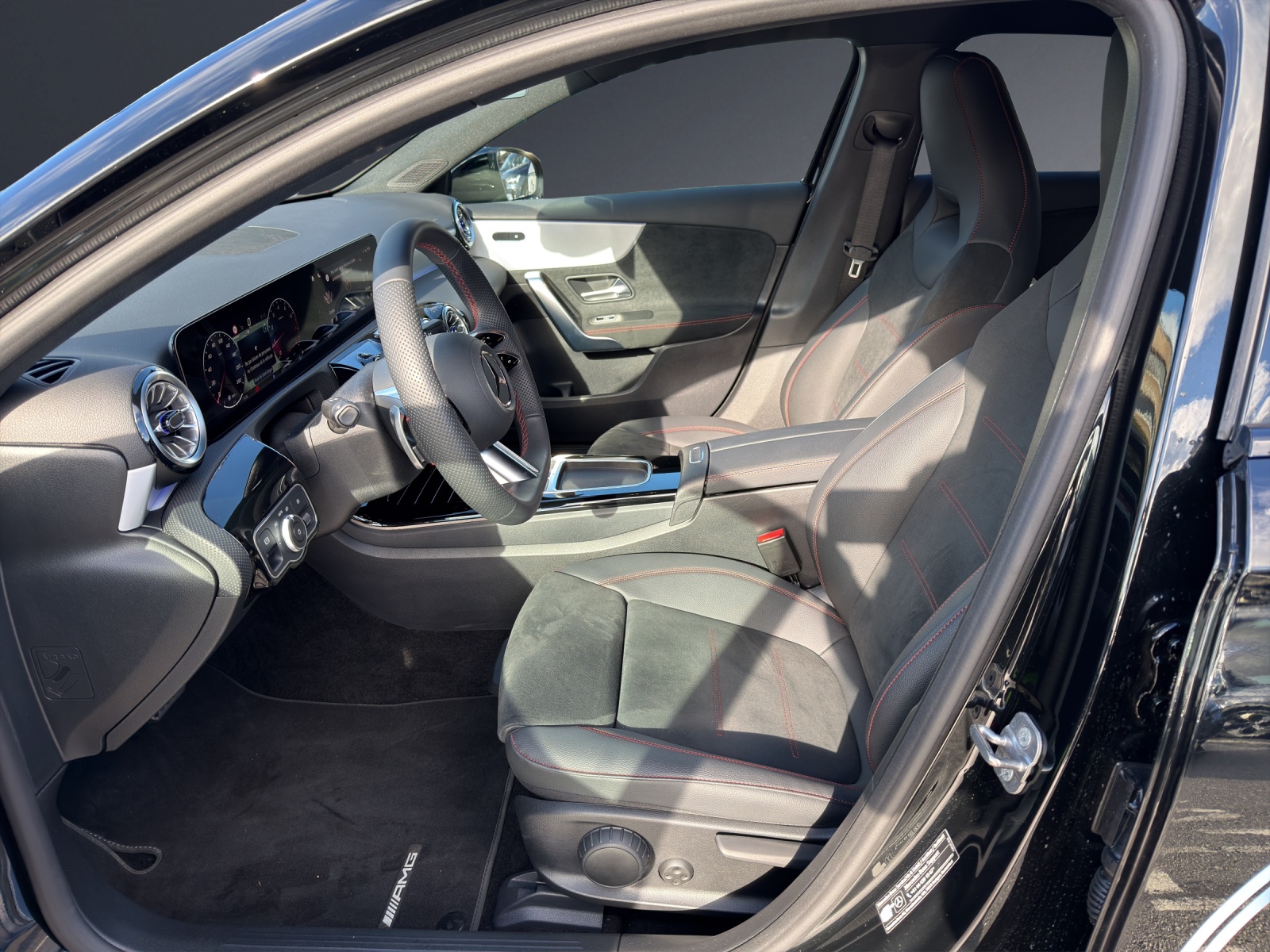 MERCEDES-BENZ A 200 Night Star 7G-DCT-image-5