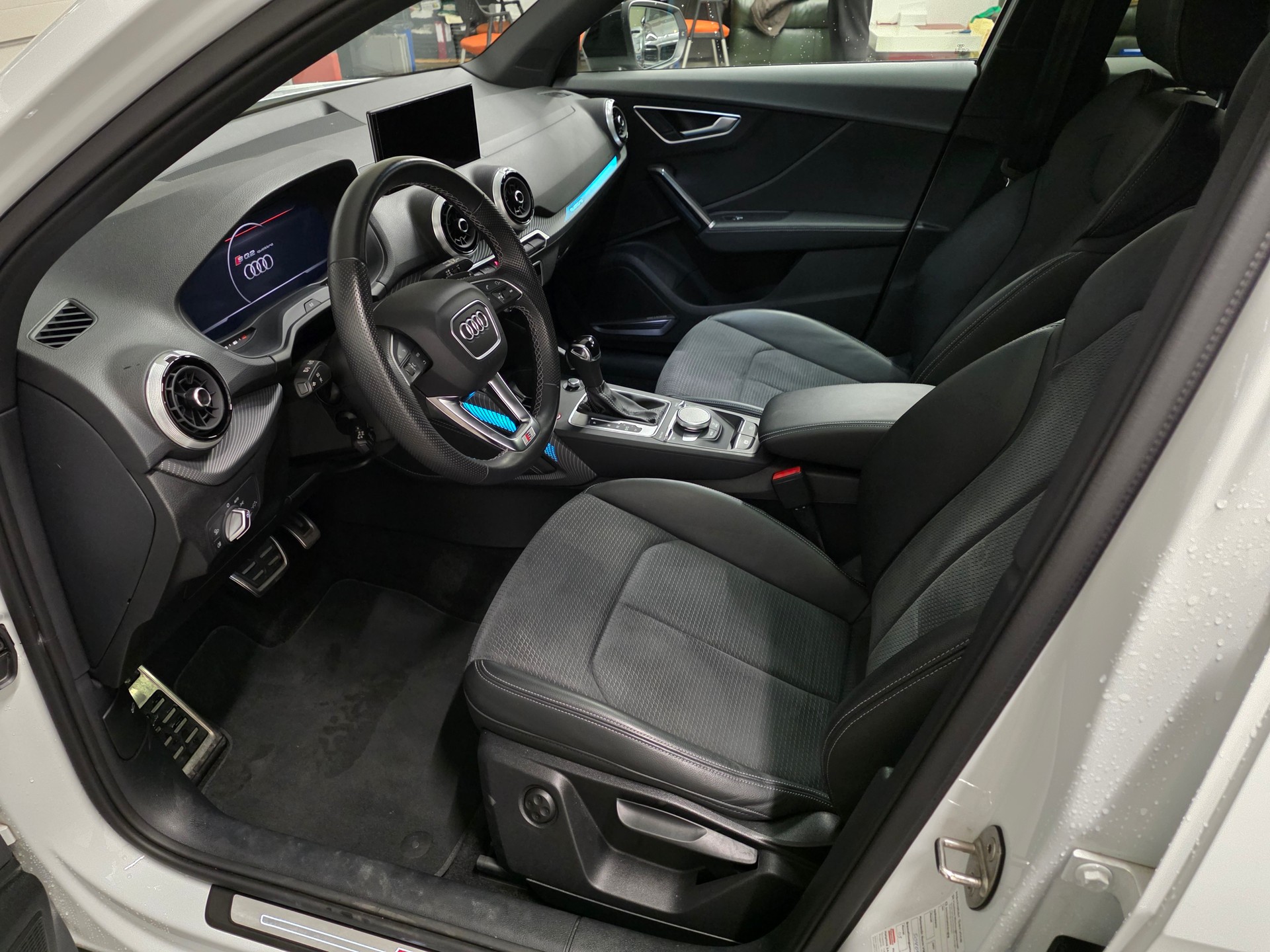 AUDI SQ2 TFSI quattro S-tronic-showroom-element-3
