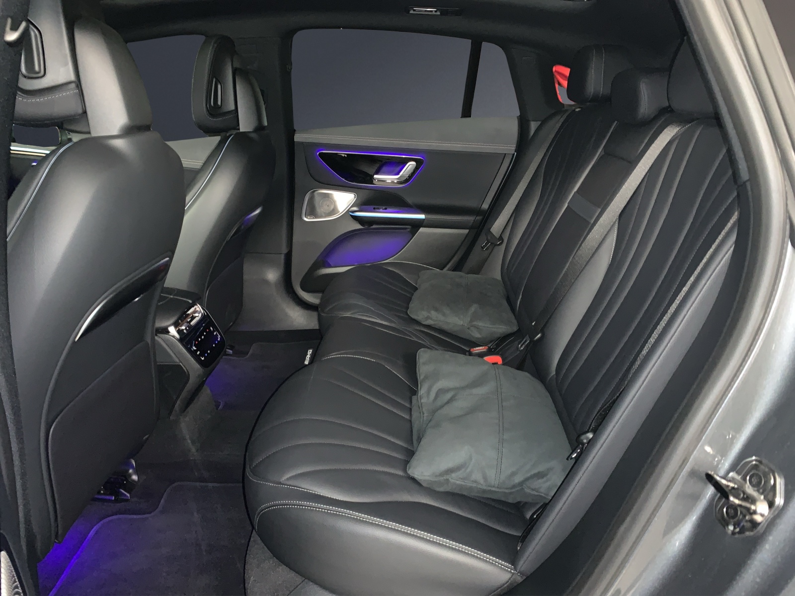 MERCEDES-BENZ EQE 500 4 Matic Exe. Ed.-image-6