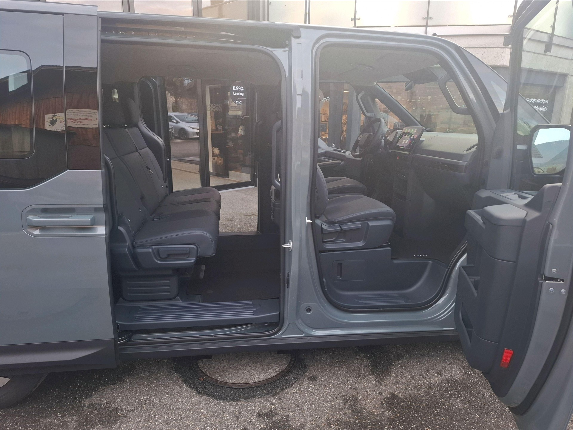 KIA PV5 Passenger 71.2 kWh Plus-image-13