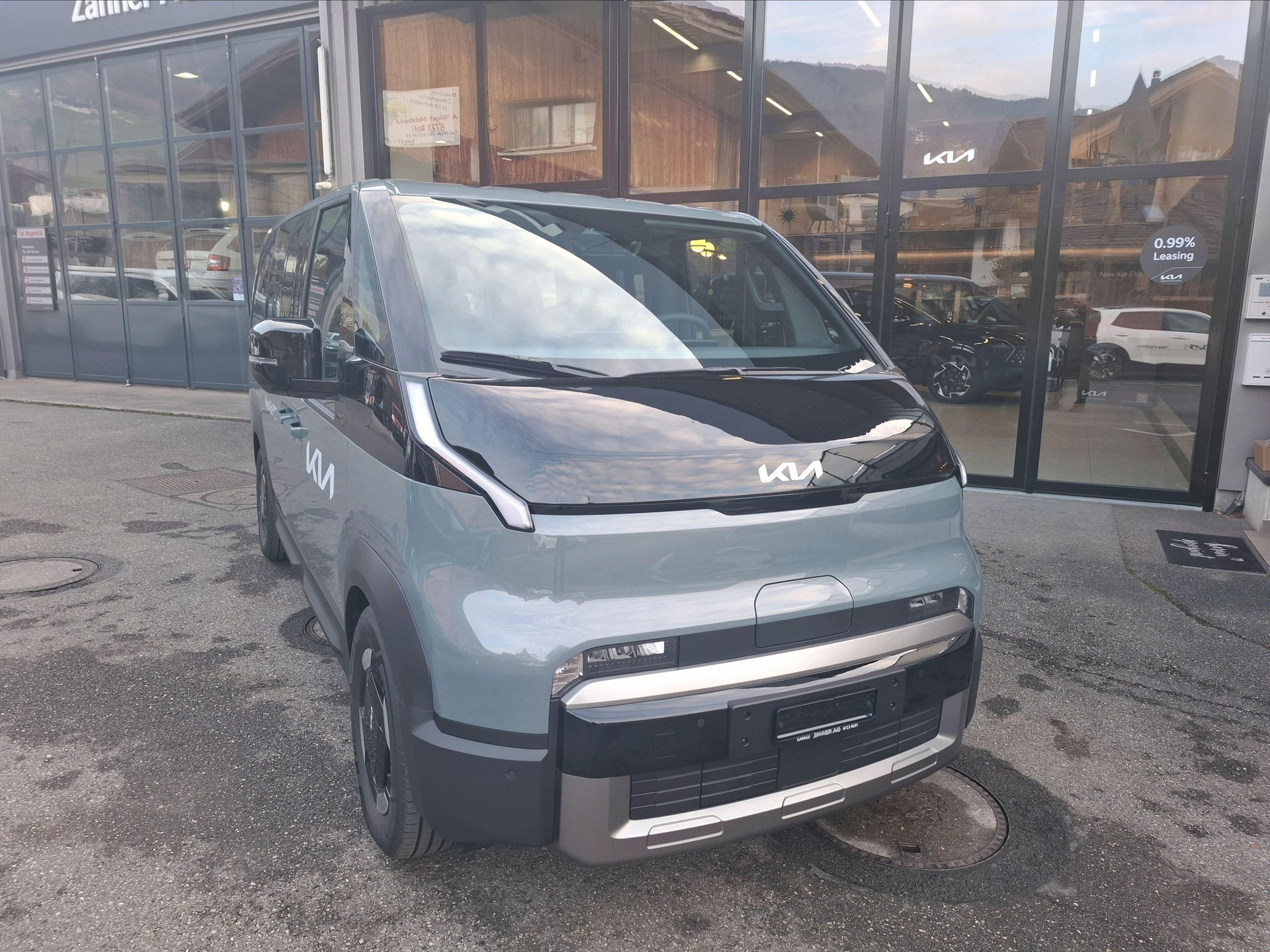 KIA PV5 Passenger 71.2 kWh Plus-image-2