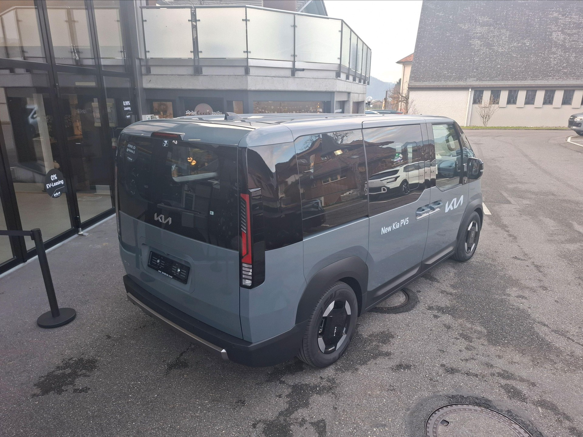 KIA PV5 Passenger 71.2 kWh Plus-image-10