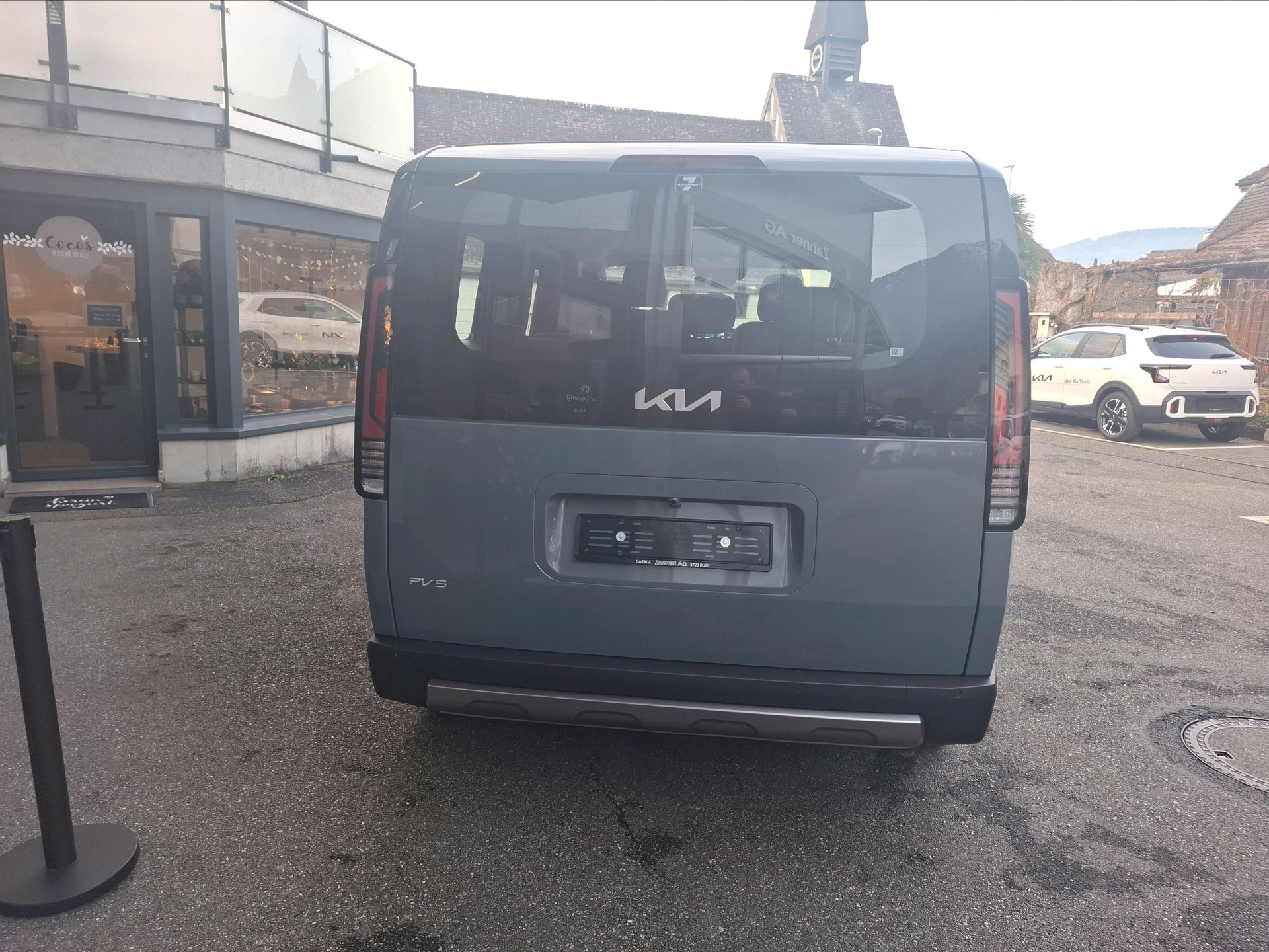 KIA PV5 Passenger 71.2 kWh Plus-image-5