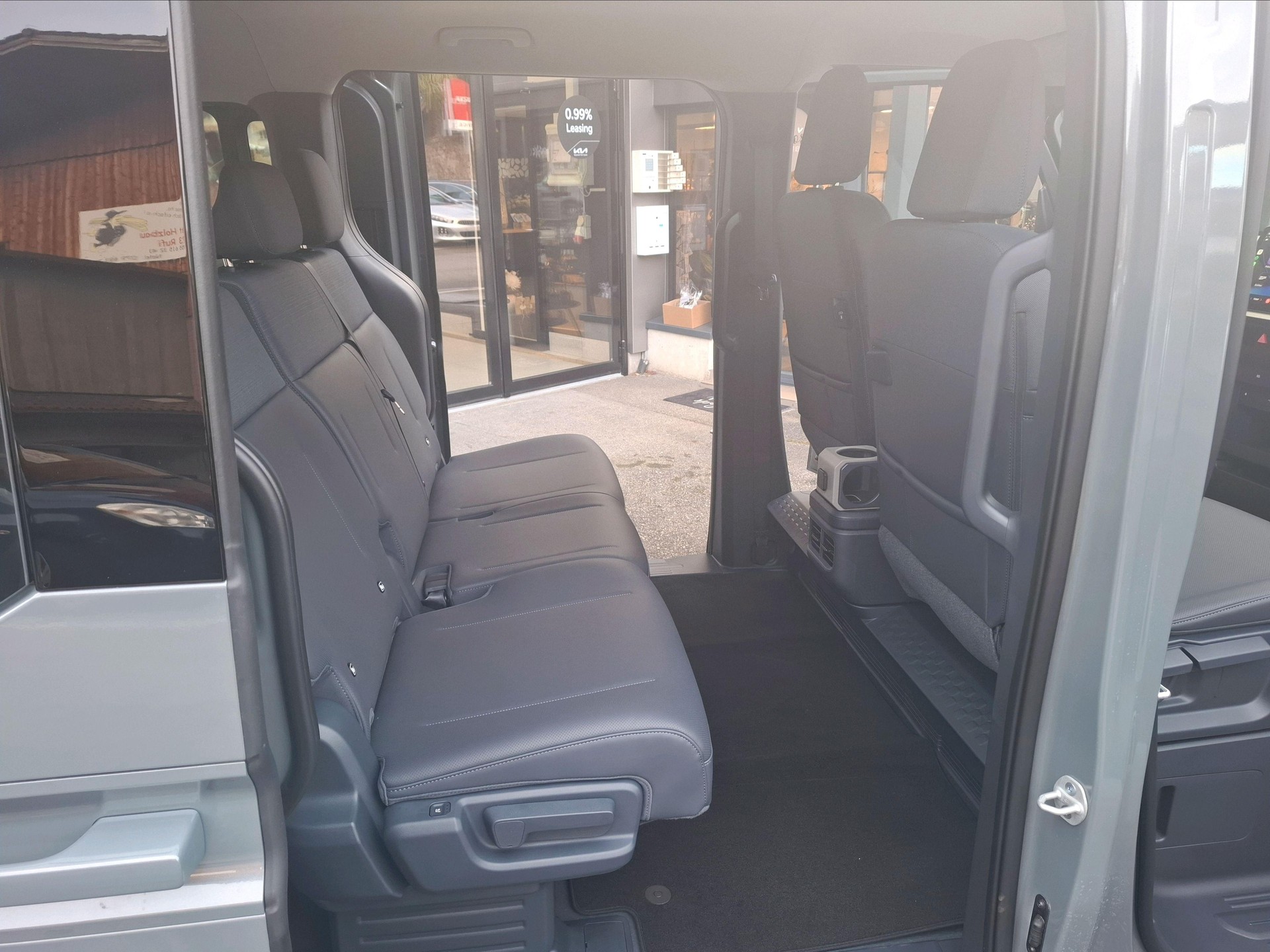 KIA PV5 Passenger 71.2 kWh Plus-image-14