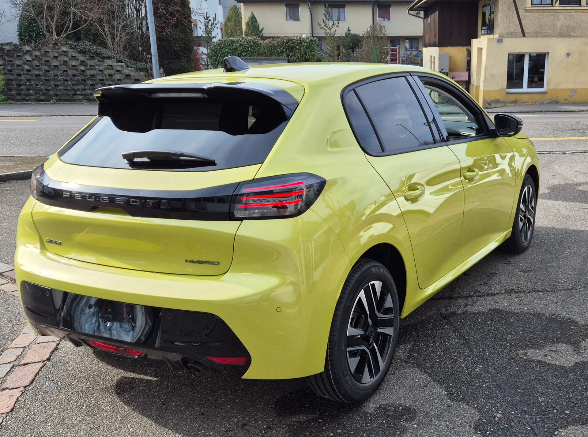 PEUGEOT 208 1.2 MHEV Style Helvetia (441)-image-3