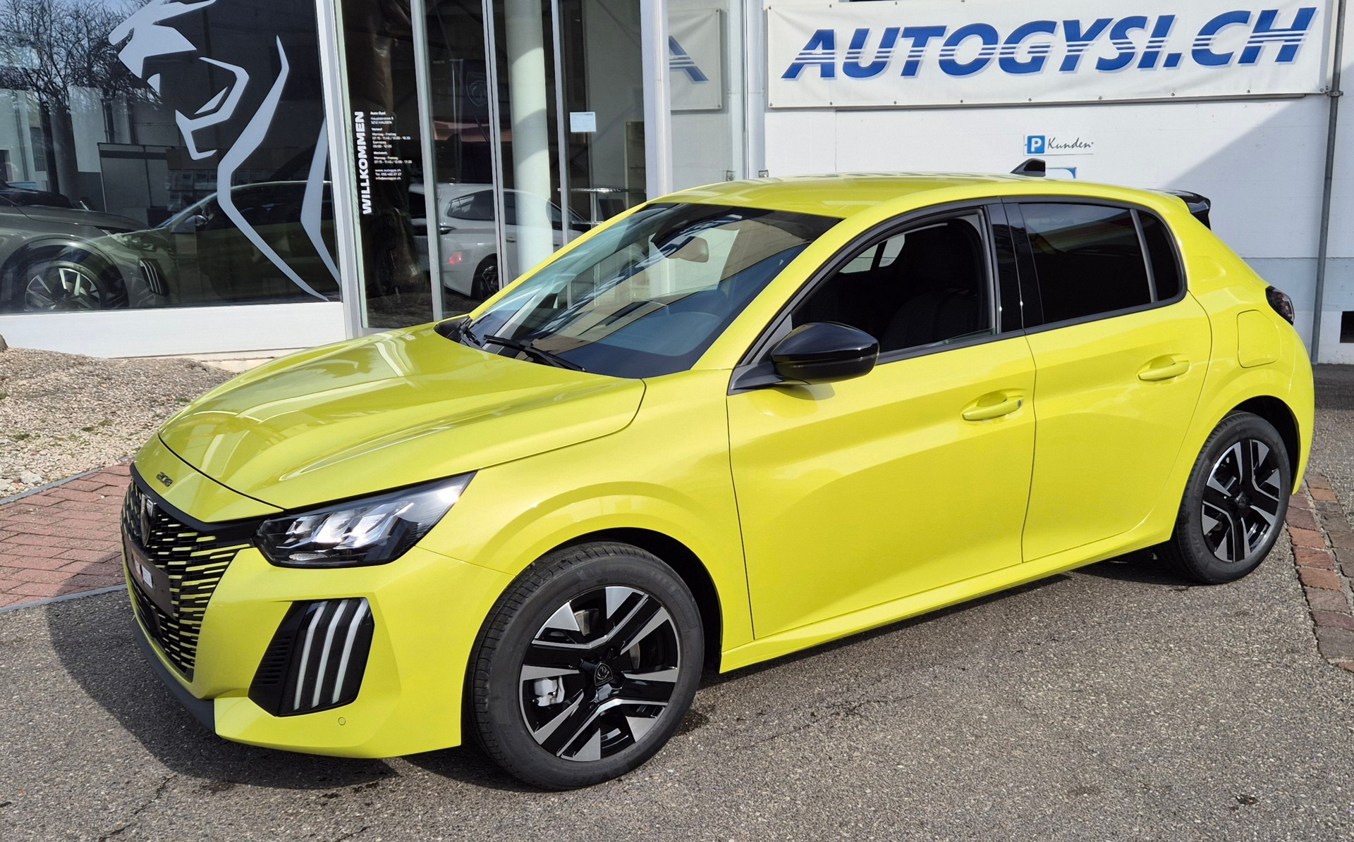 PEUGEOT 208 1.2 MHEV Style Helvetia (441)-image-1