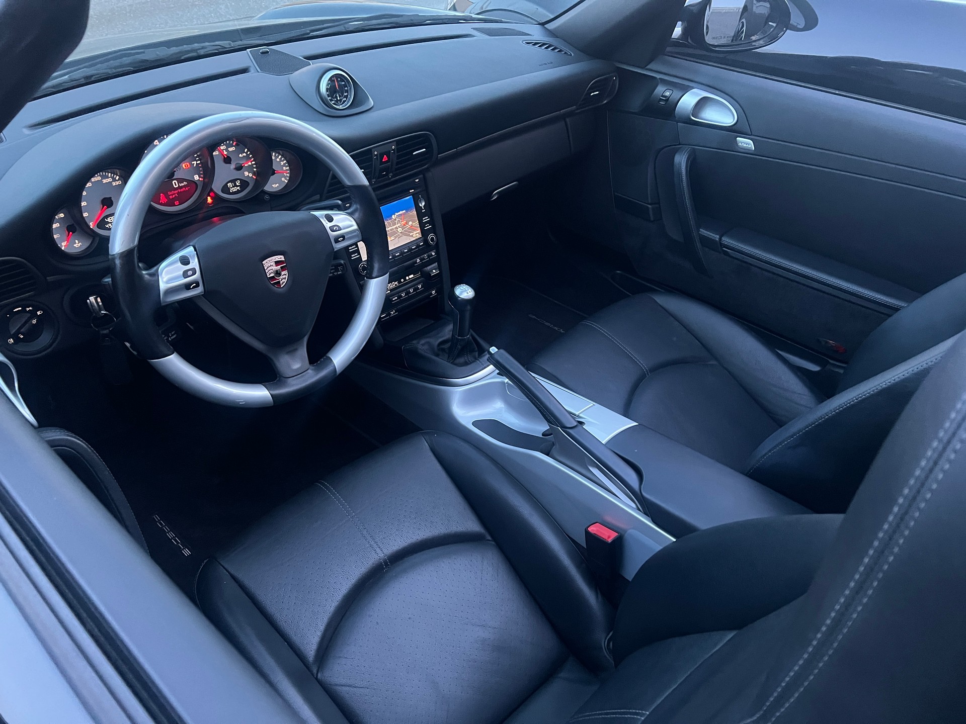 PORSCHE 911 Cabrio Carrera-image-6