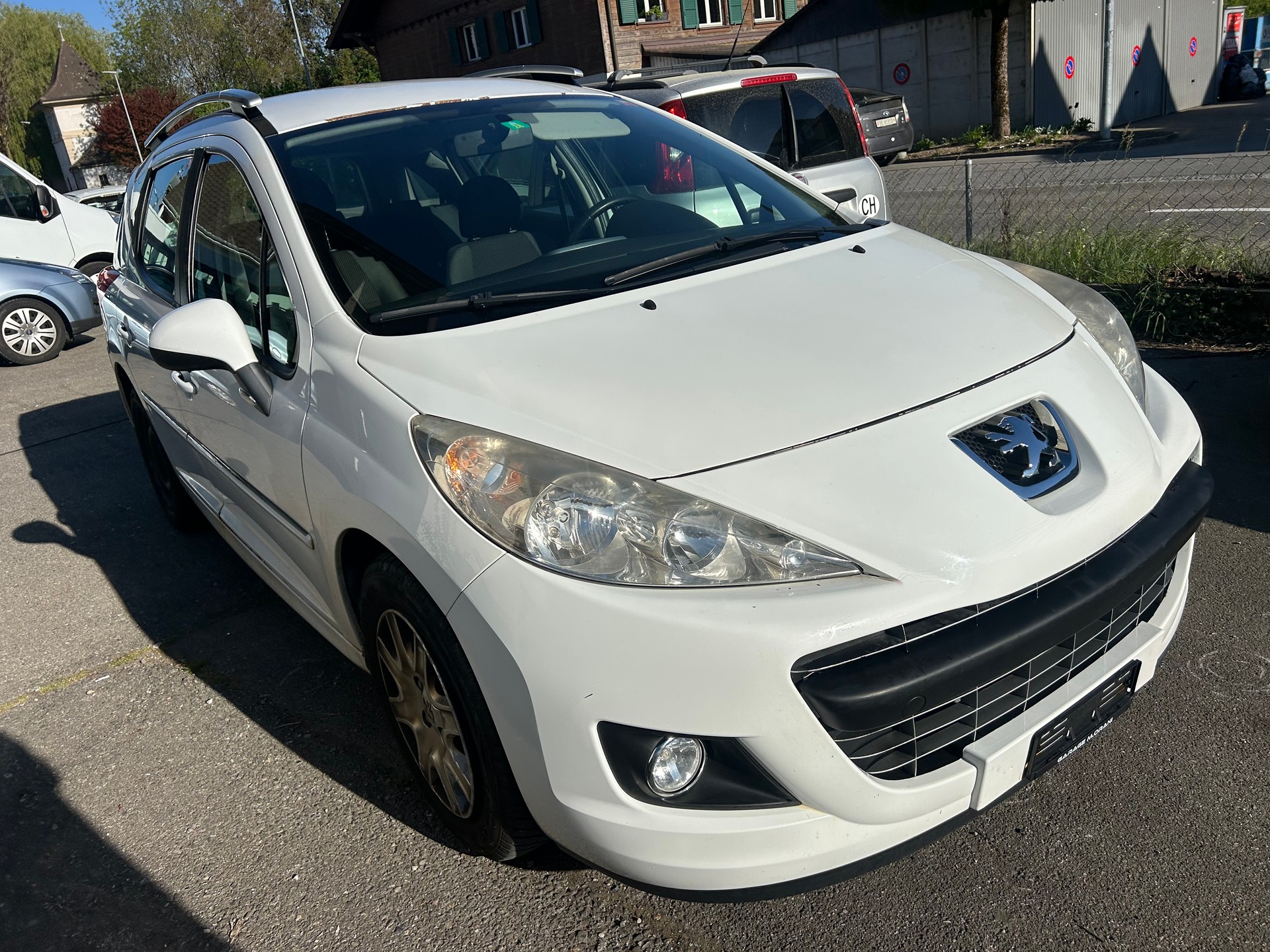 PEUGEOT 207 SW 1.4 16V Active-image-2